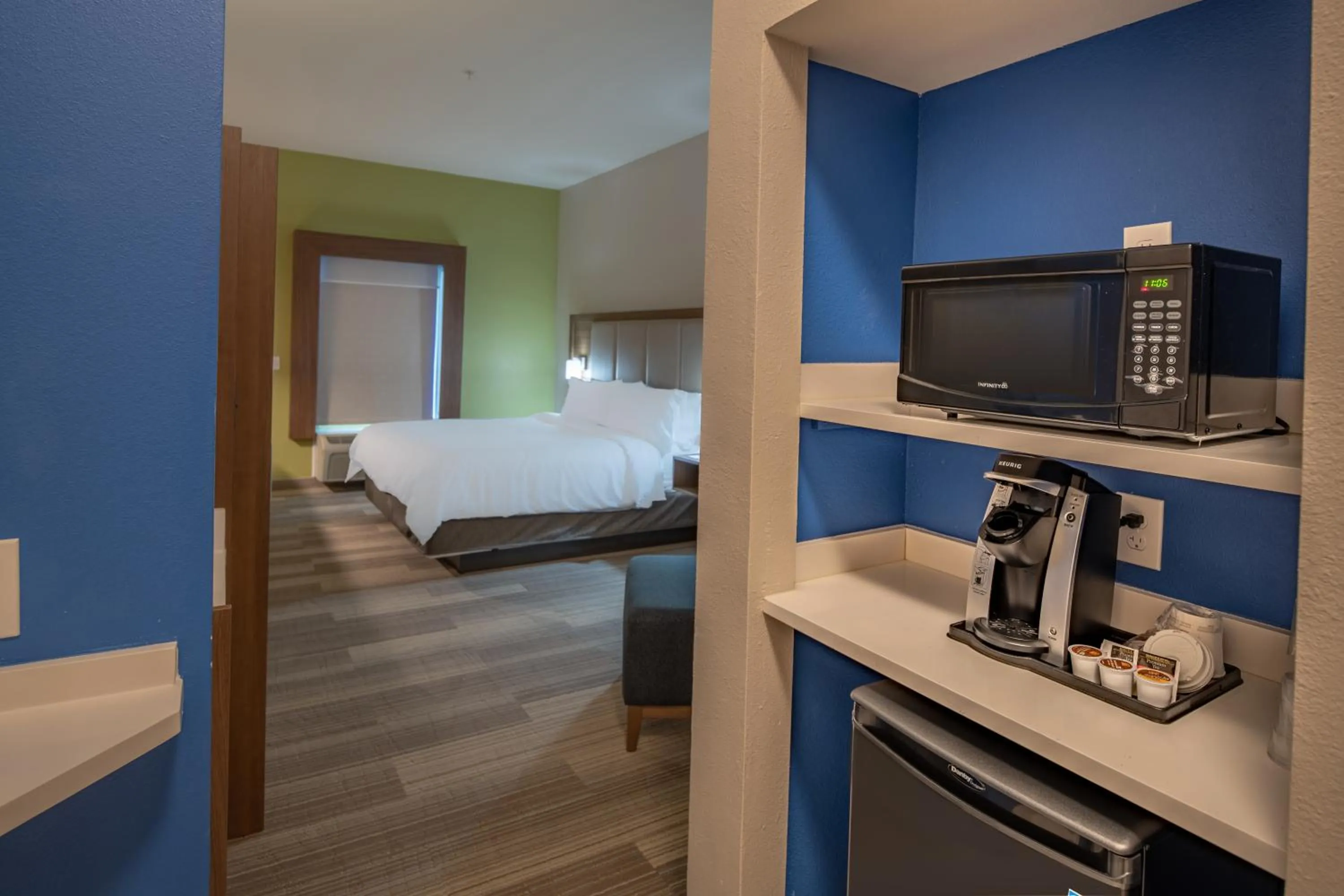 Bed in Holiday Inn Express & Suites N Waco Area - West by IHG
