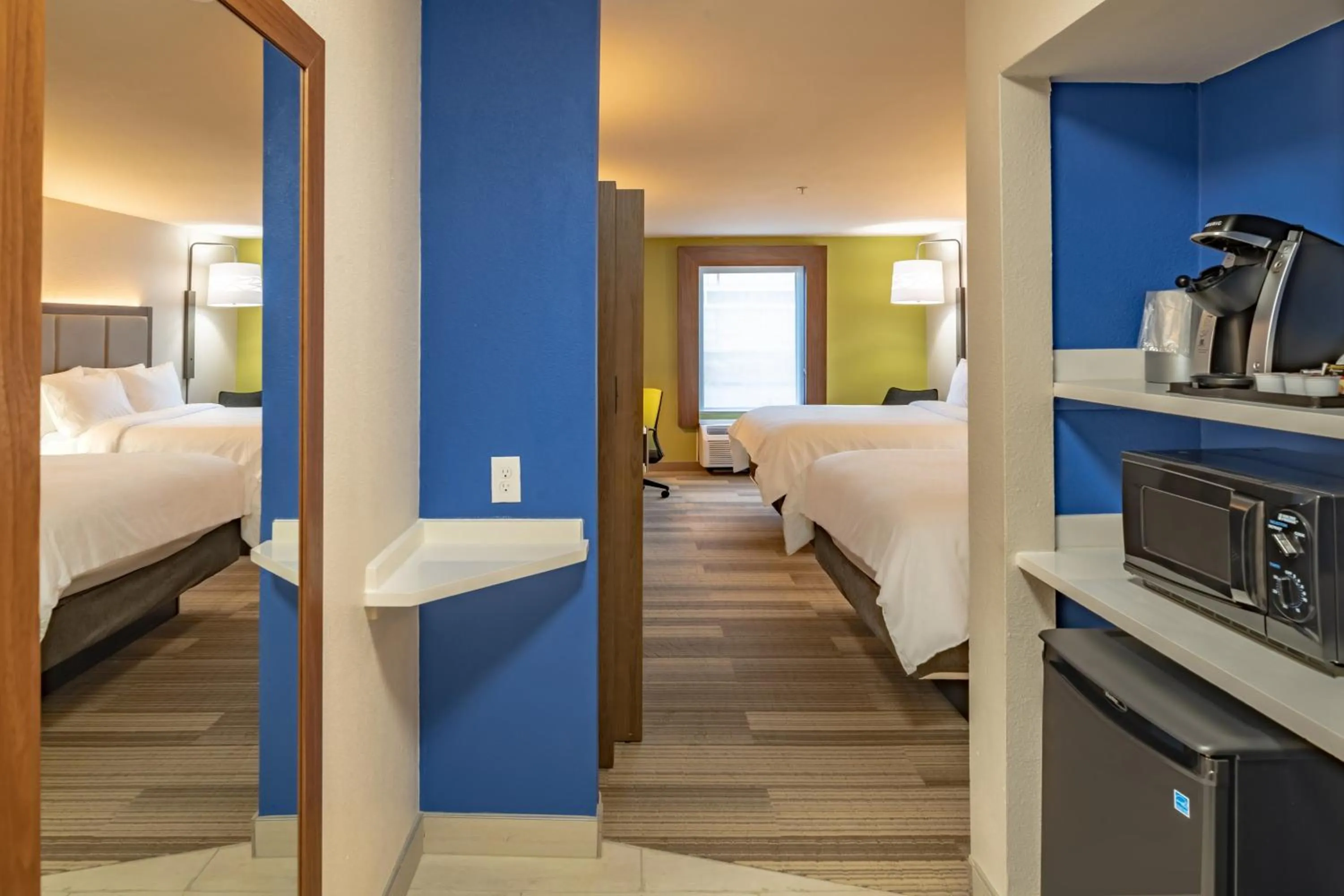 Photo of the whole room, Bed in Holiday Inn Express & Suites N Waco Area - West by IHG
