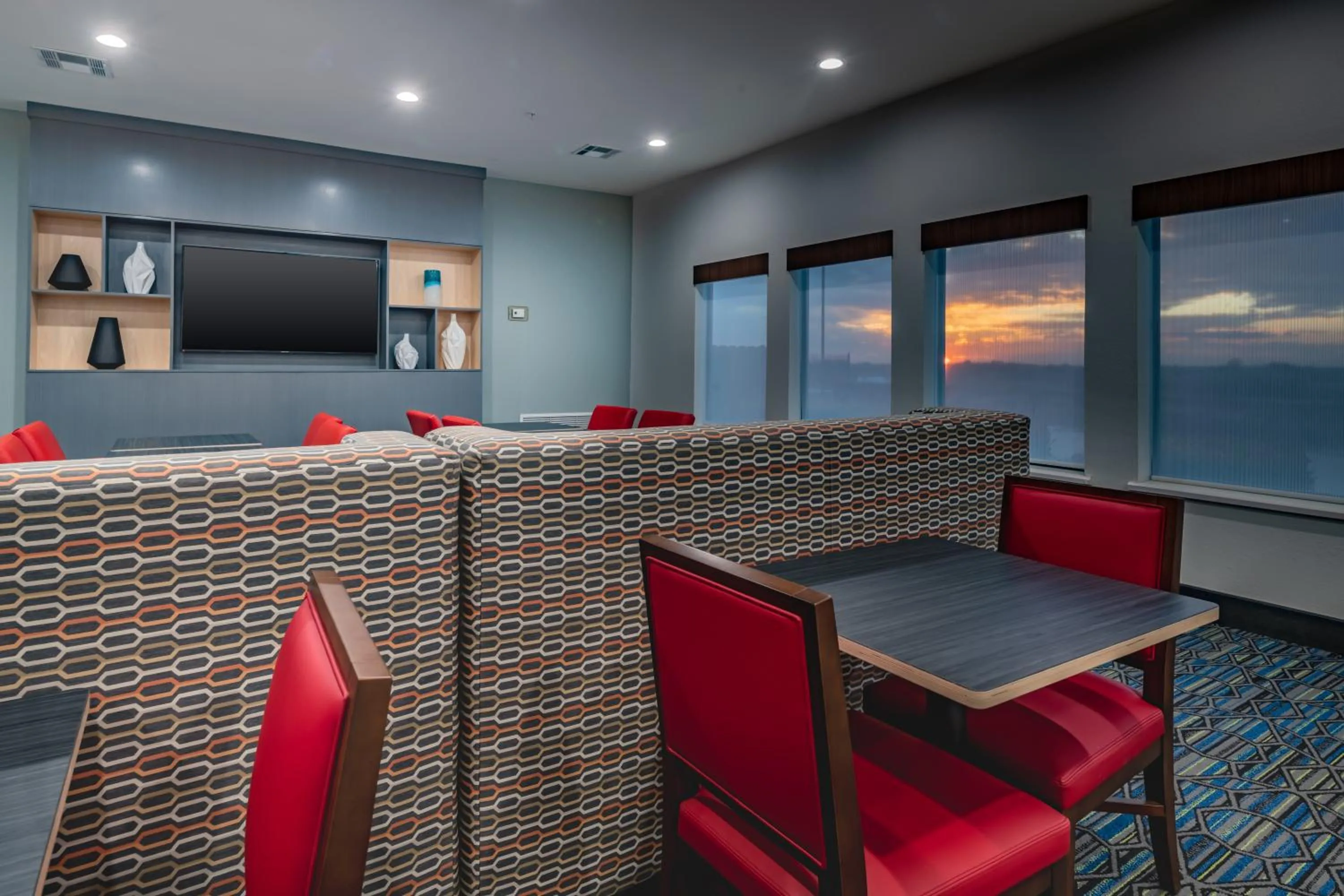 Breakfast in Holiday Inn Express & Suites N Waco Area - West by IHG