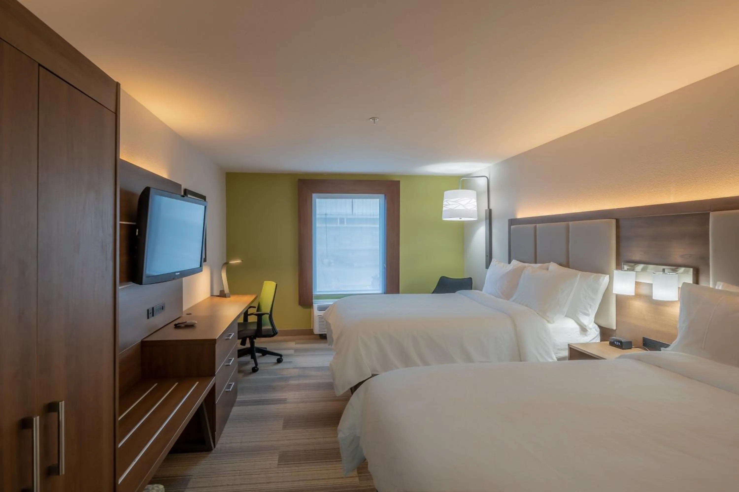 Photo of the whole room, Bed in Holiday Inn Express & Suites N Waco Area - West by IHG