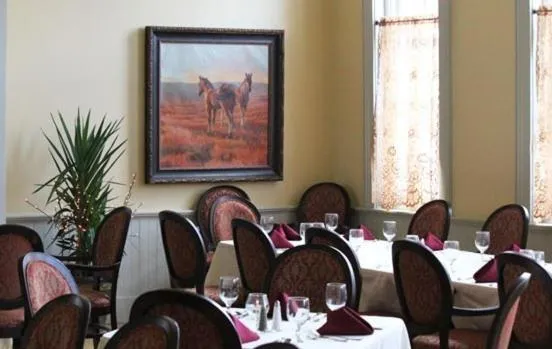 Restaurant/places to eat in Windsor Hotel & Restaurant