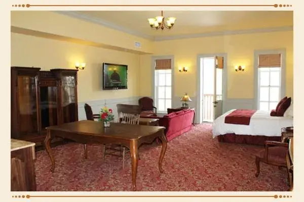 King Suite in Windsor Hotel & Restaurant King Suite in Windsor Hotel & Restaurant