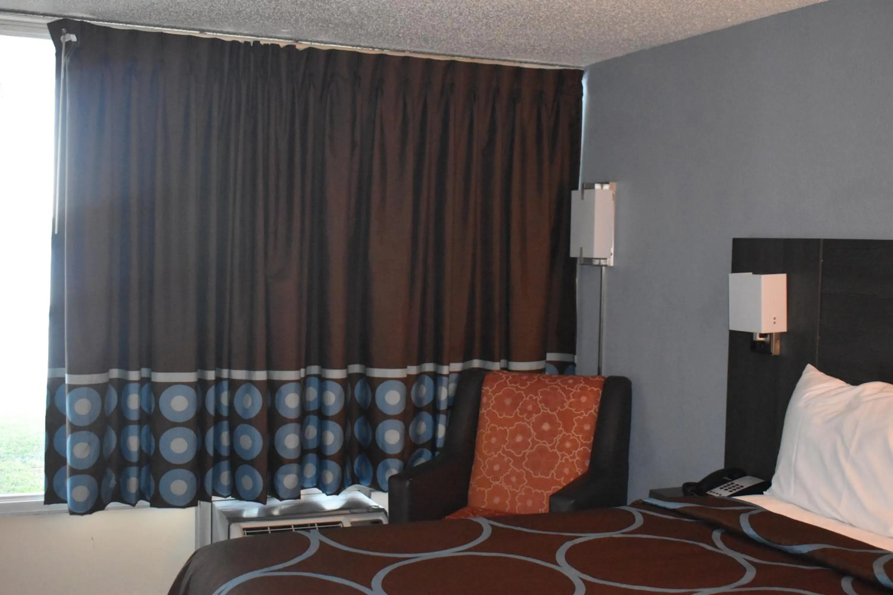 Bed in Super 8 by Wyndham Riverside AL