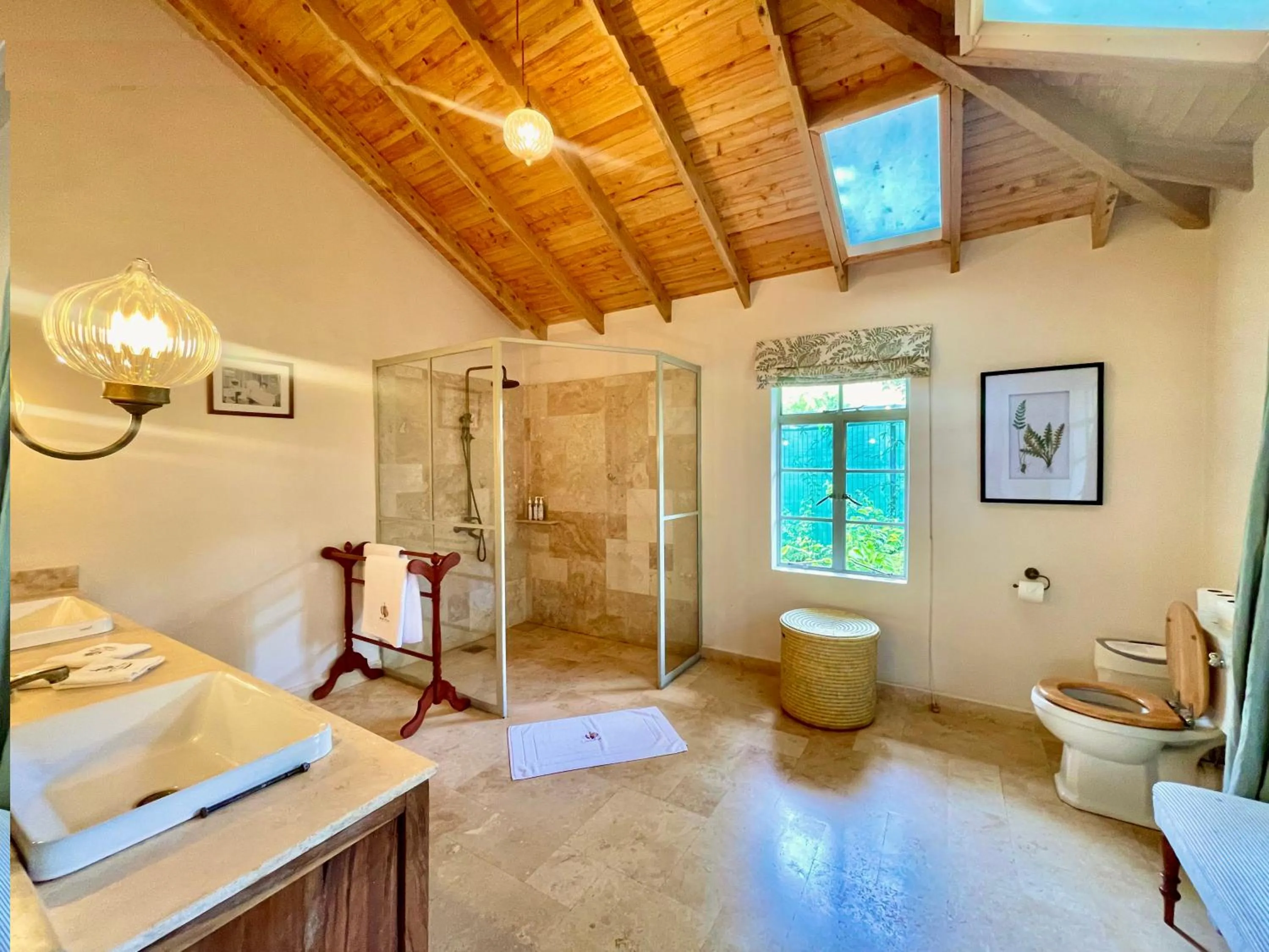 Bathroom in Karen Blixen Coffee Garden & Cottages