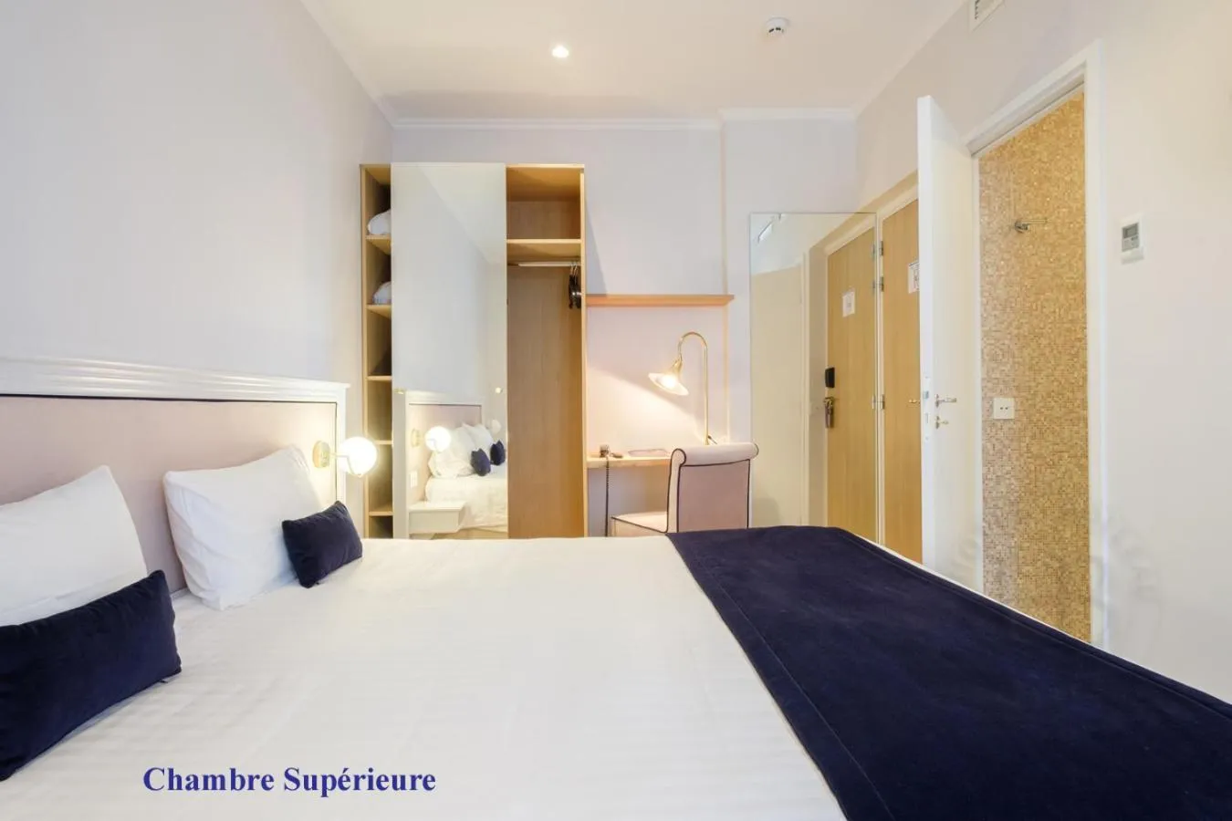 Photo of the whole room, Bed in Hotel Boileau