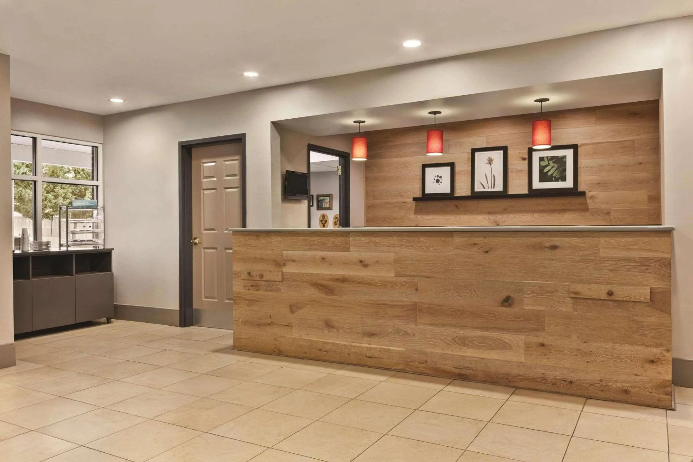 Lobby or reception in Country Inn & Suites by Radisson, Petersburg, VA