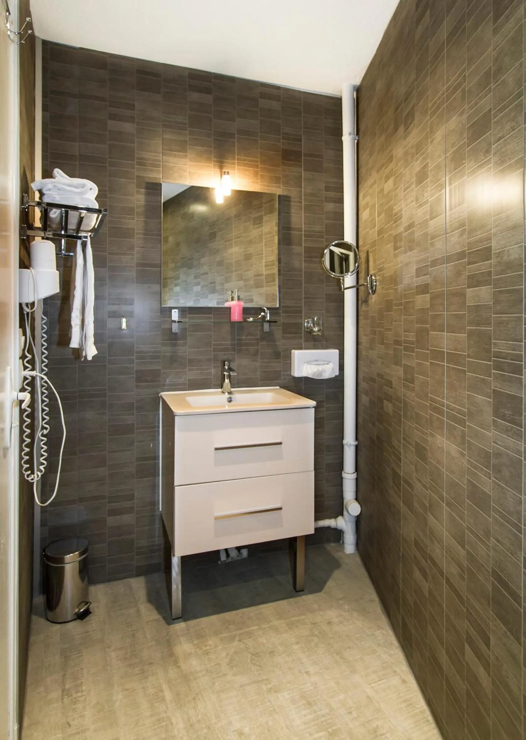 Bathroom in Florella République Apartment
