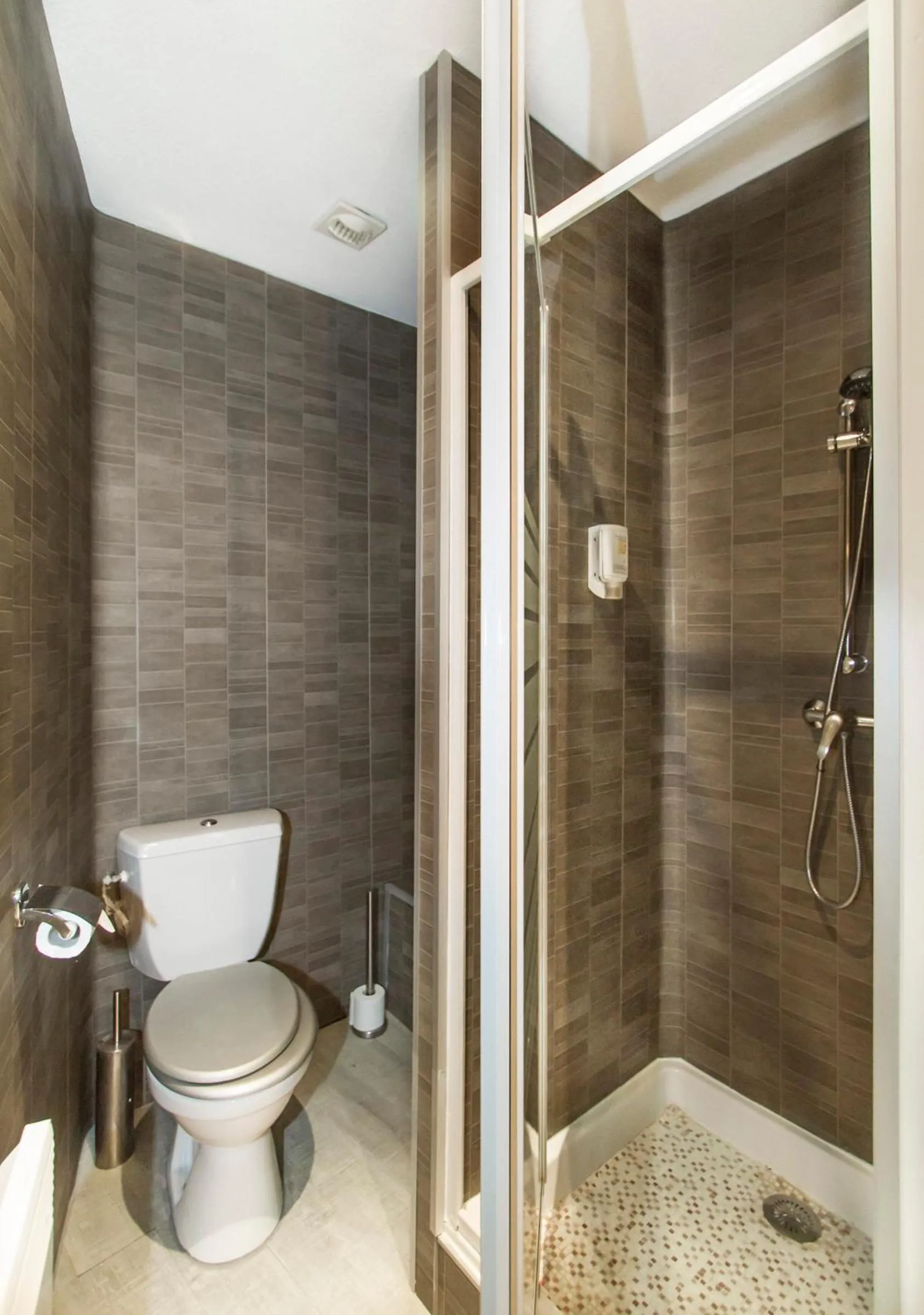 Bathroom in Florella République Apartment