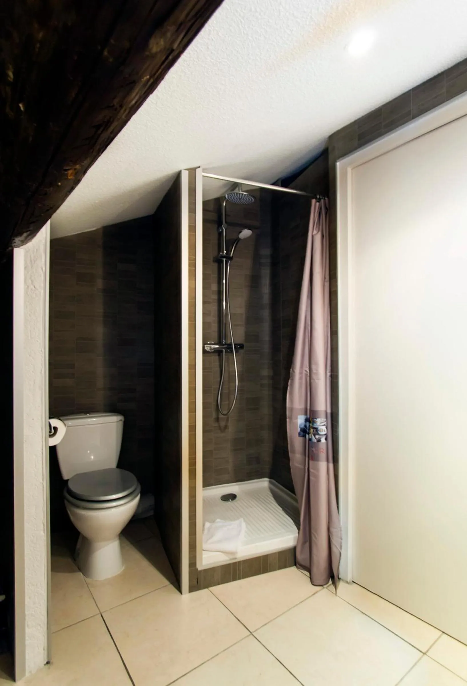 Bathroom in Florella République Apartment