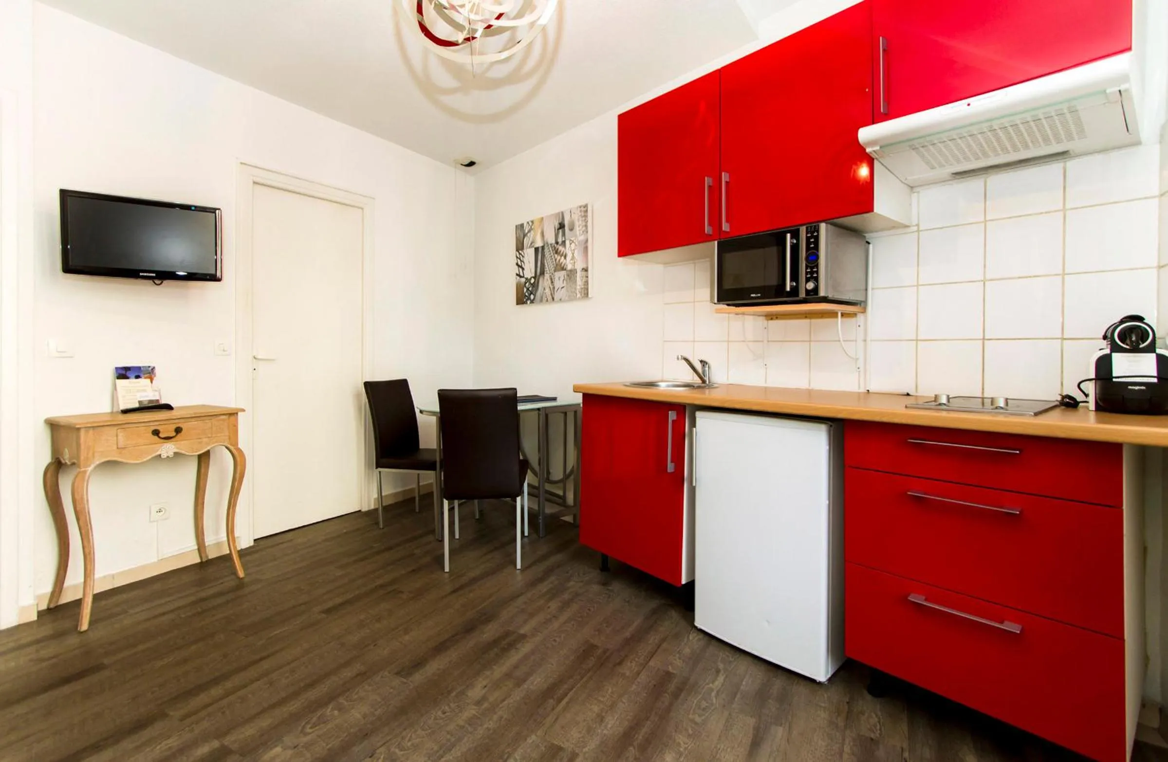 Kitchen or kitchenette in Florella République Apartment
