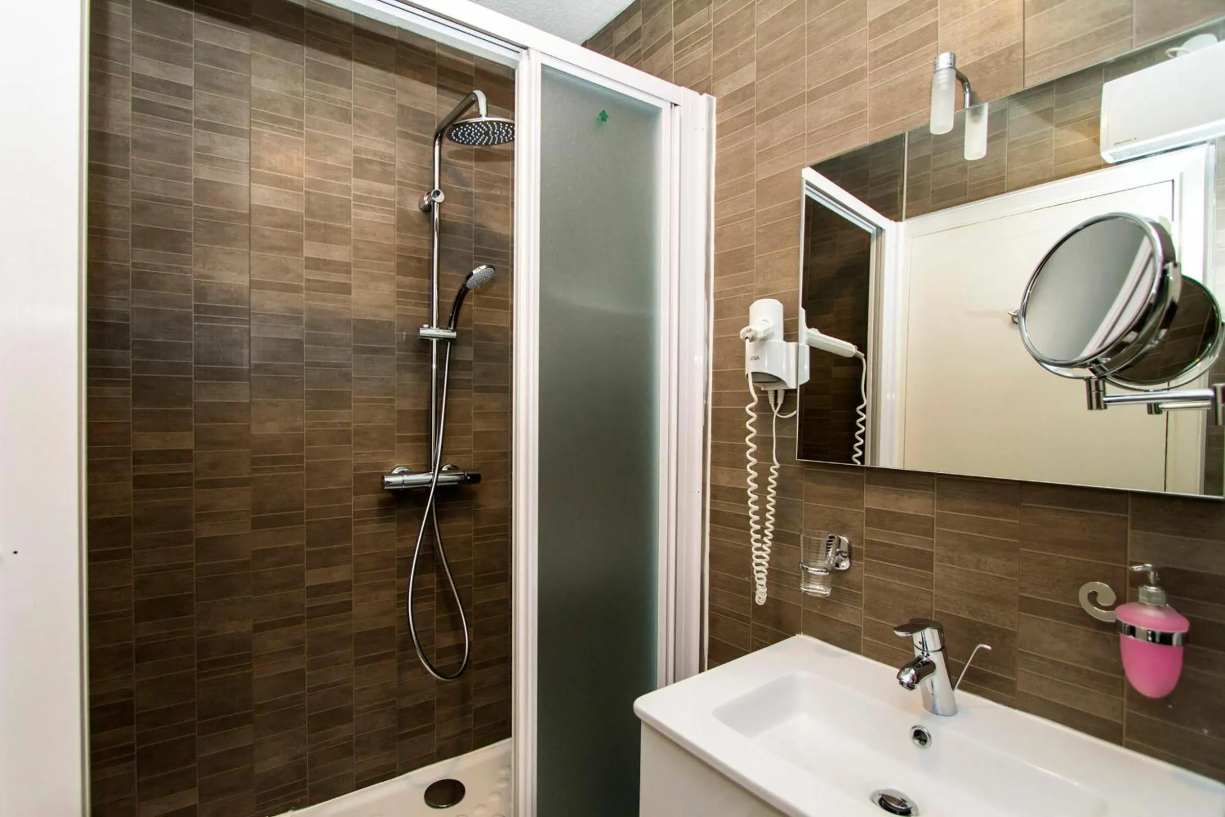 Bathroom in Florella République Apartment