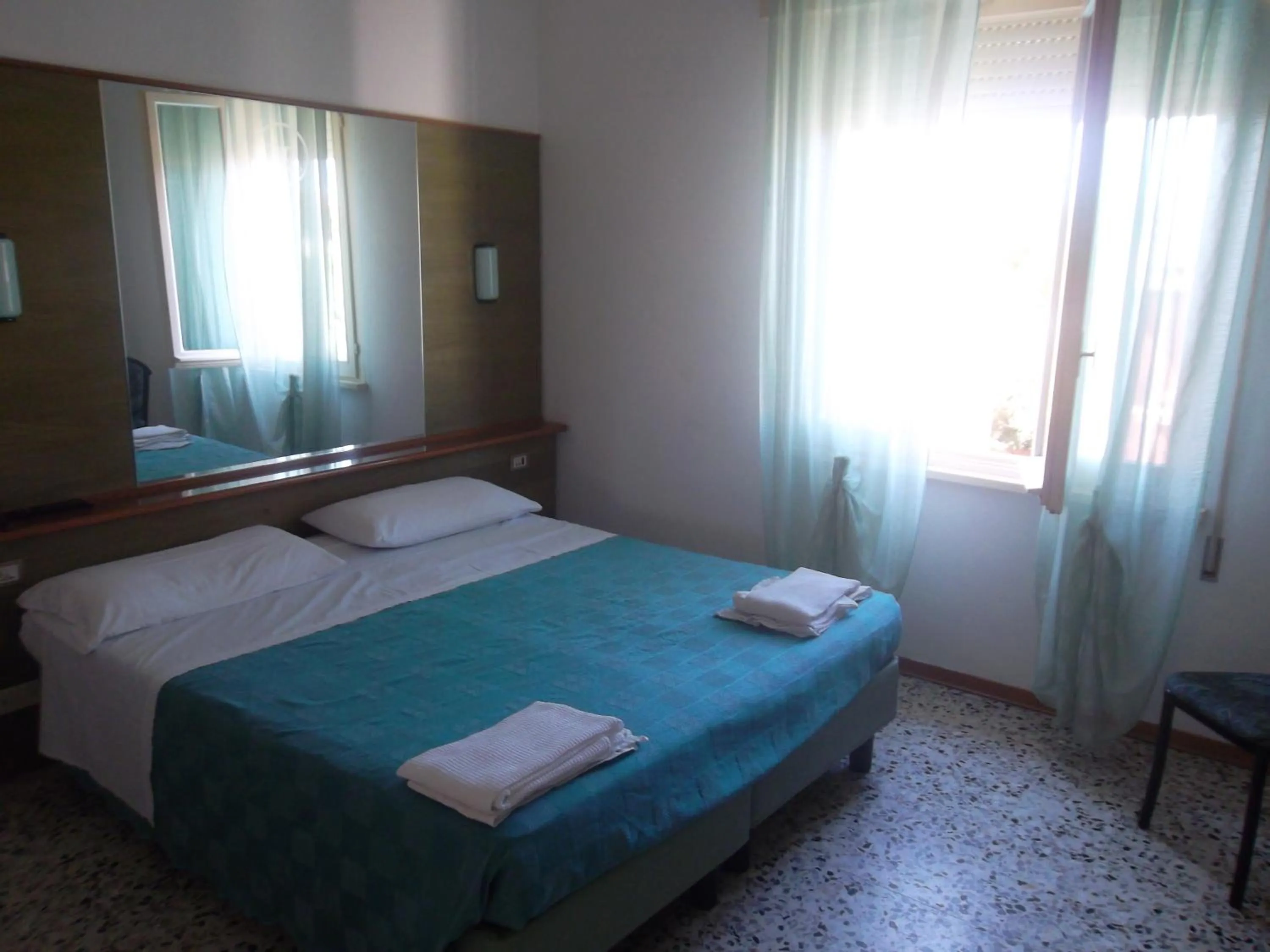 Photo of the whole room in HOTEL OTELLO