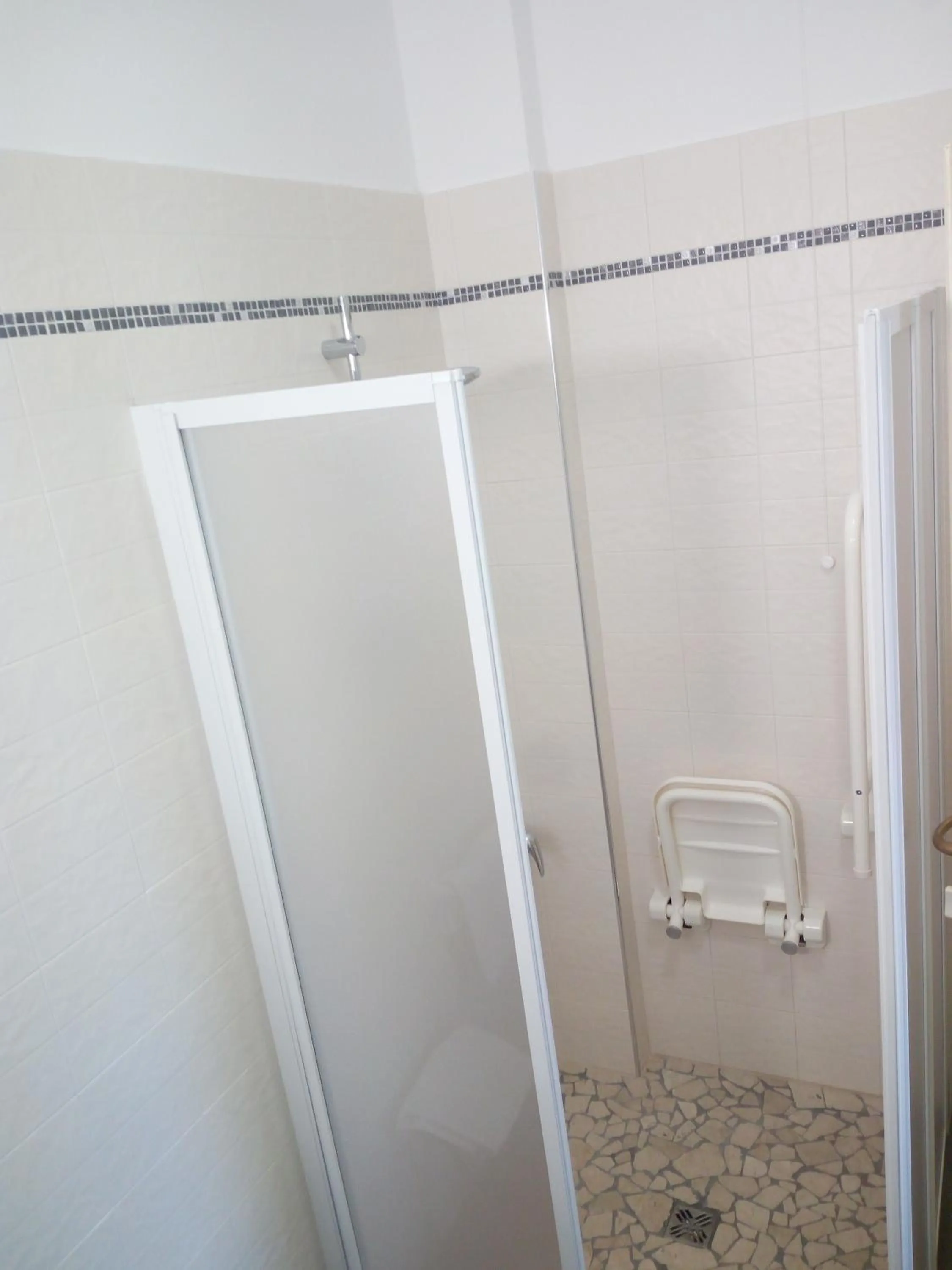 Shower in HOTEL OTELLO