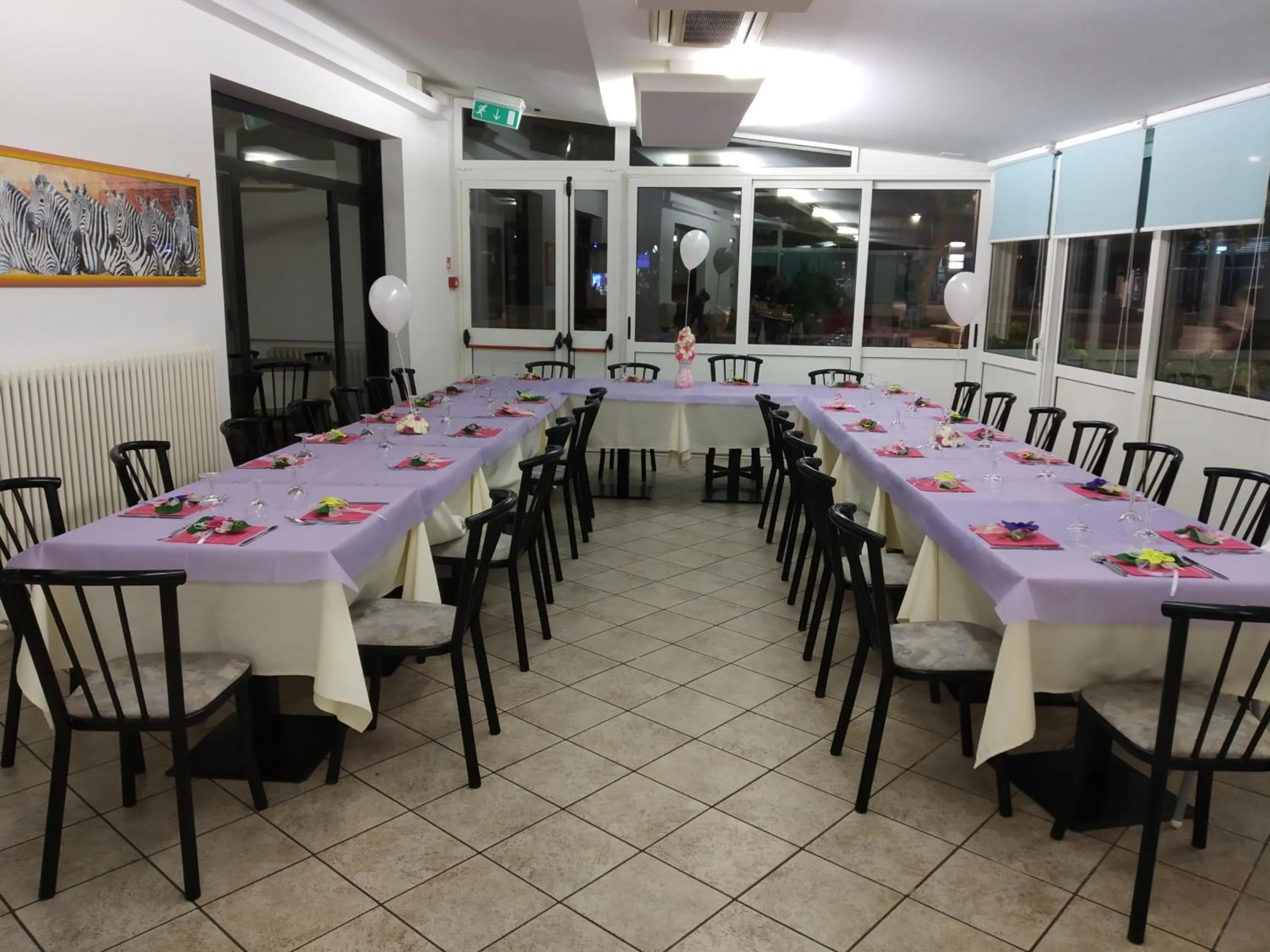 Restaurant/places to eat in HOTEL OTELLO