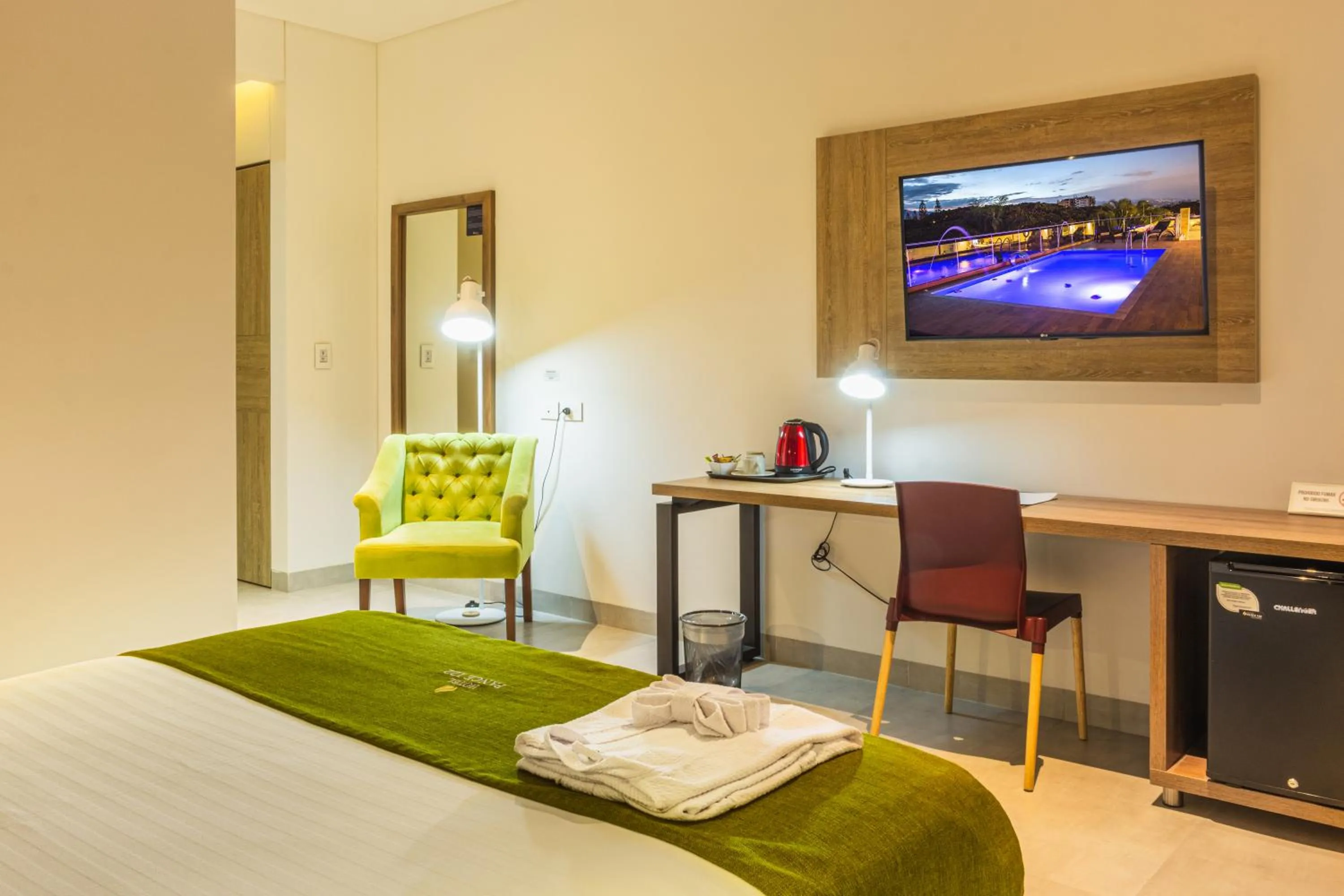 Communal lounge/ TV room, Bed in Hotel Pance 122 Wellness Spa