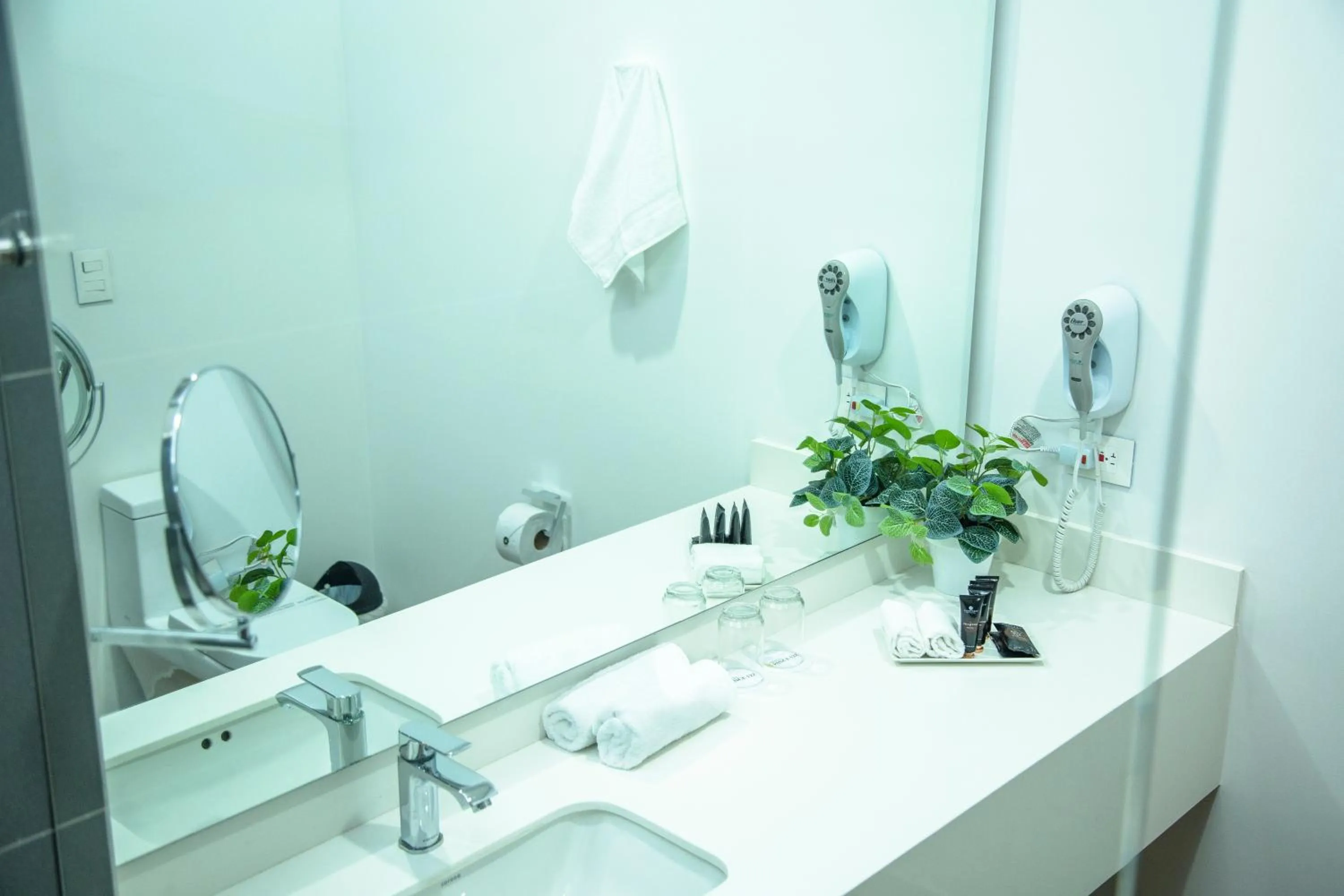 Property building in Hotel Pance 122 Wellness Spa