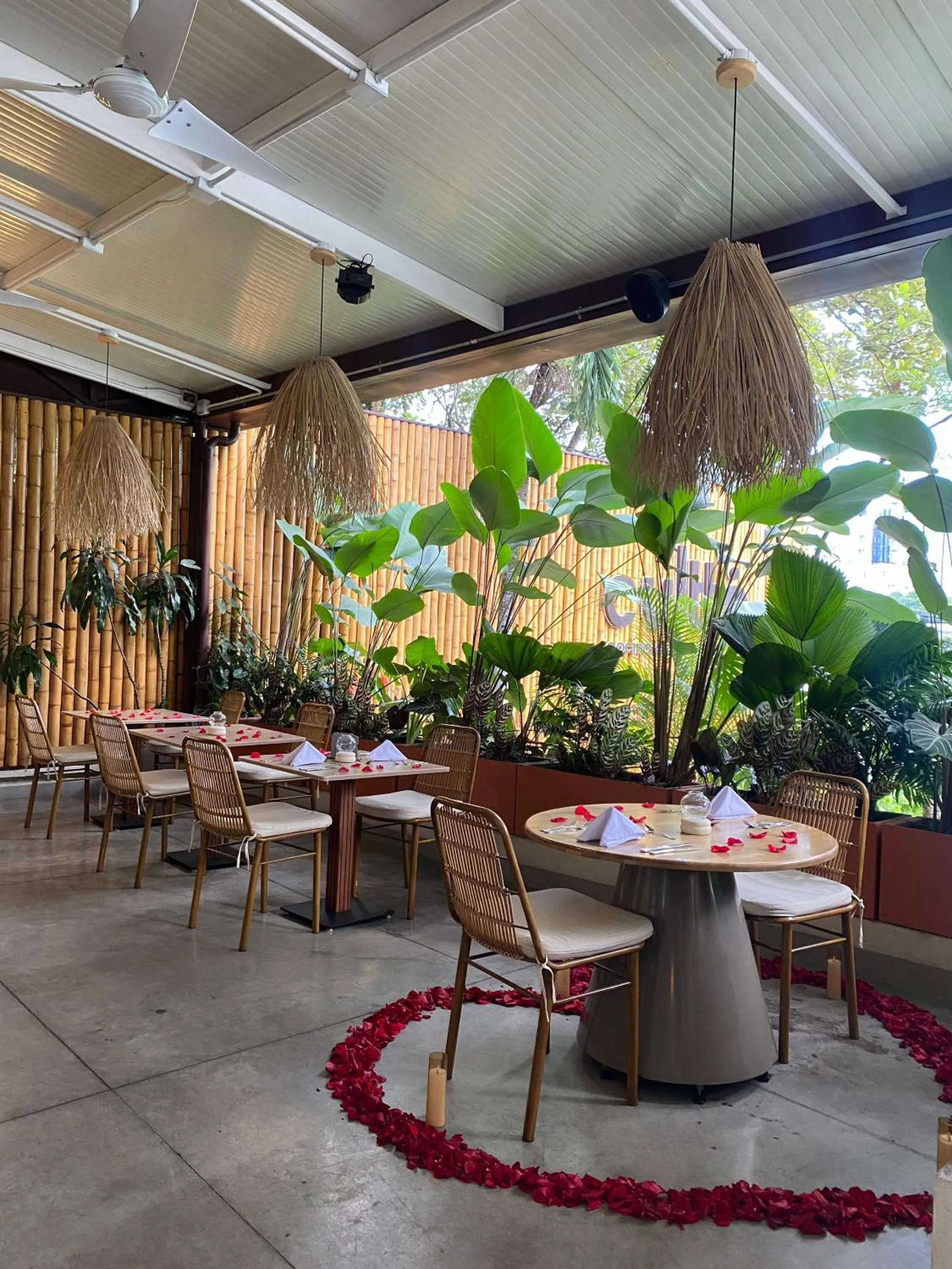 Restaurant/places to eat in Hotel Pance 122 Wellness Spa