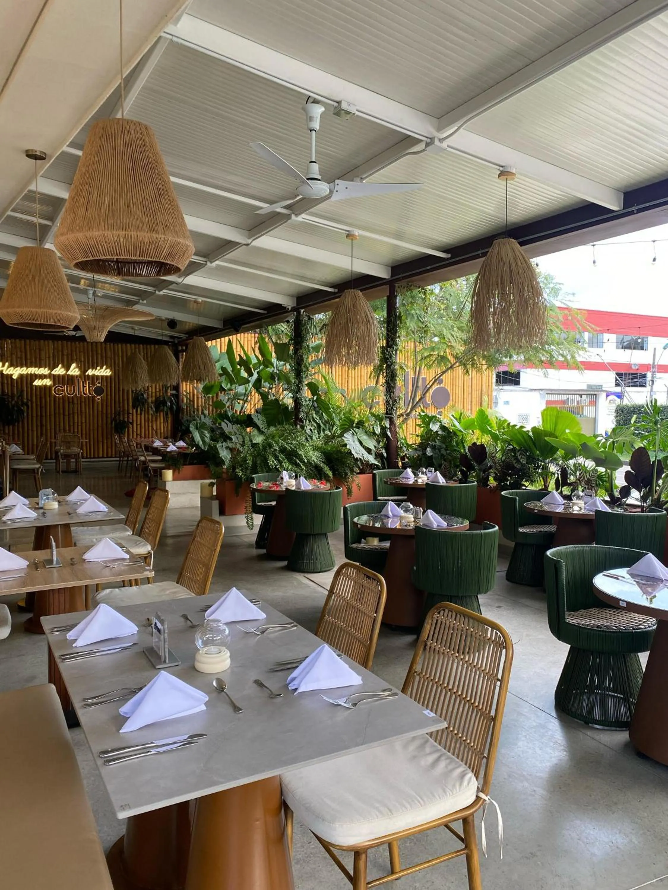 Restaurant/places to eat in Hotel Pance 122 Wellness Spa