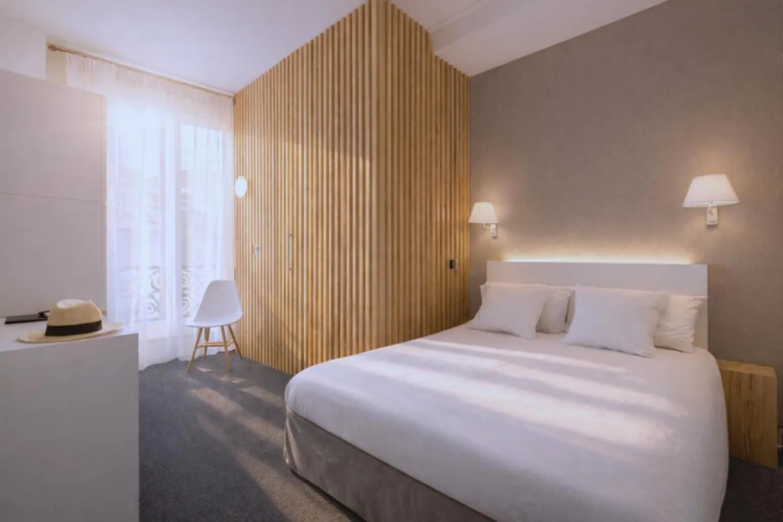 Summer, Bed in Hôtel La Villa Tosca