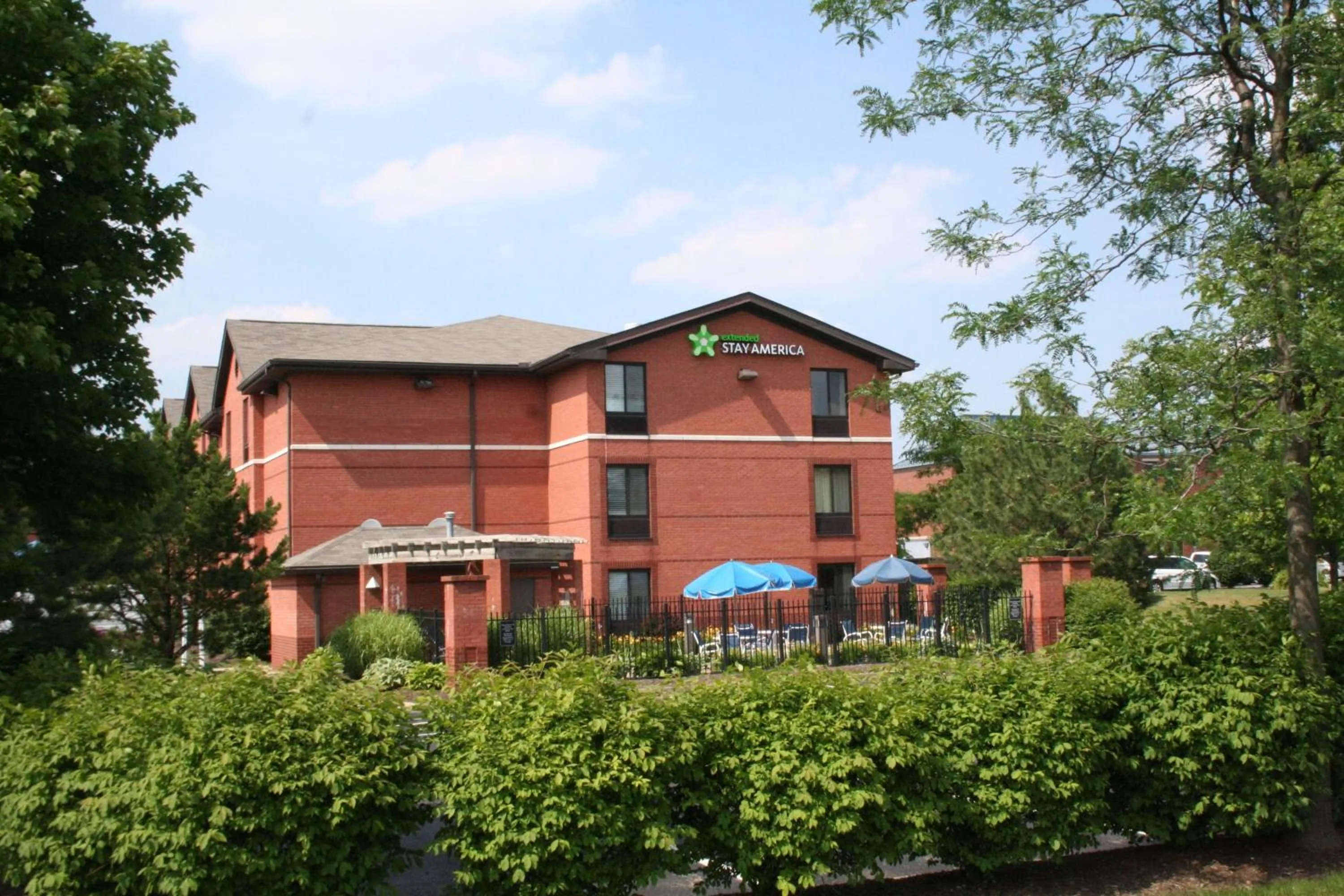 Property building in Extended Stay America Suites - Cleveland - Middleburg Heights