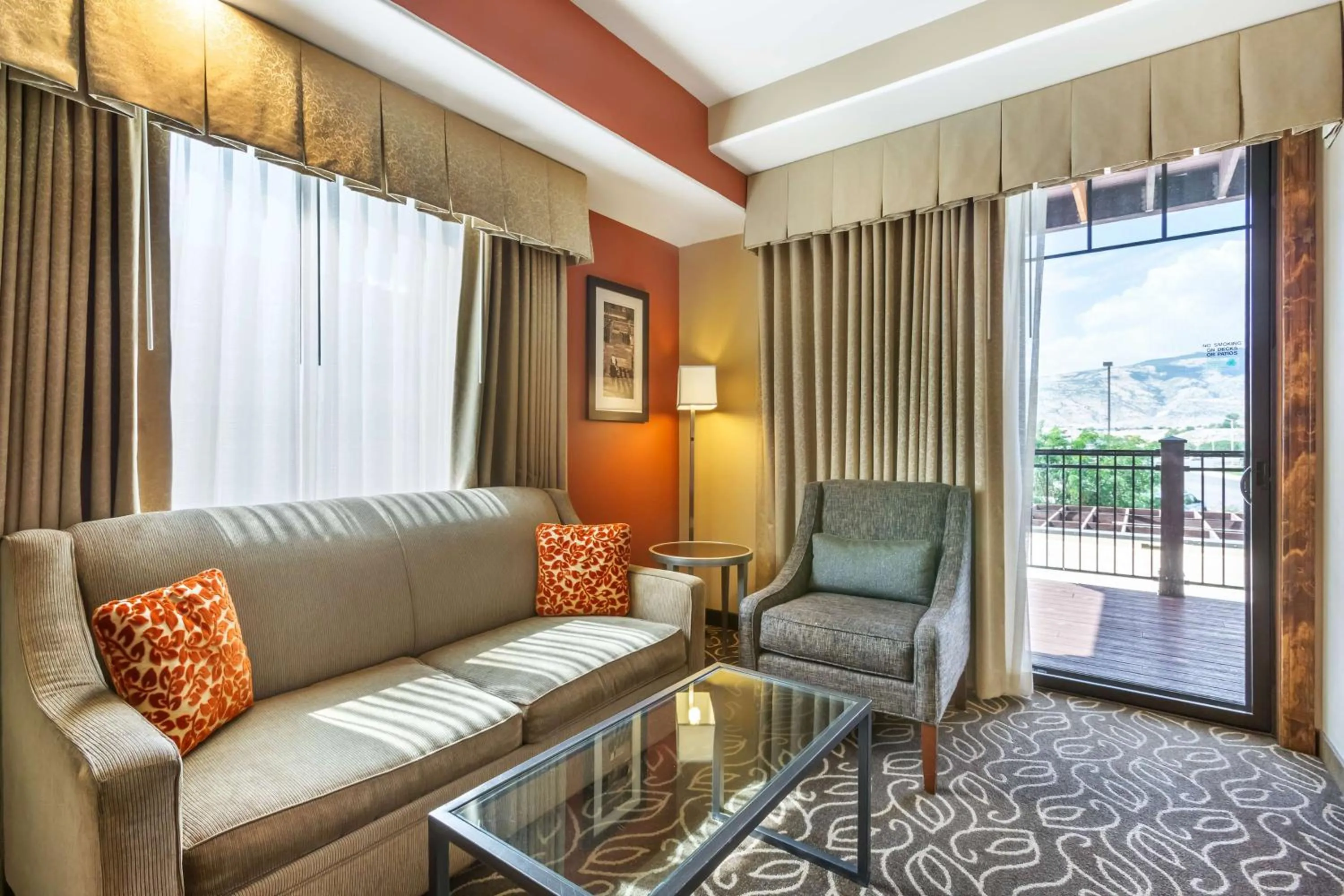 Bedroom in Best Western Premier Ivy Inn & Suites