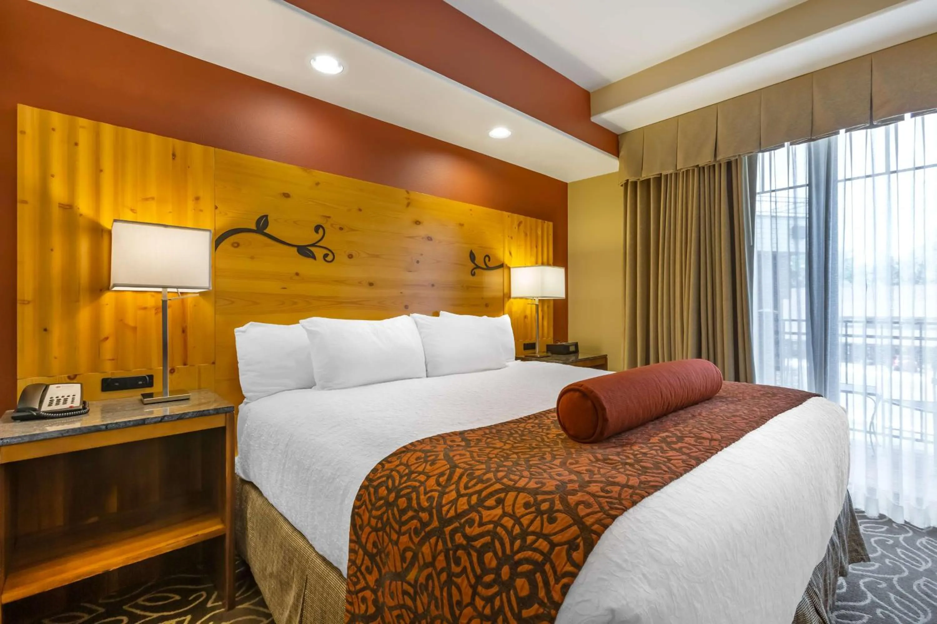 Bedroom, Bed in Best Western Premier Ivy Inn & Suites