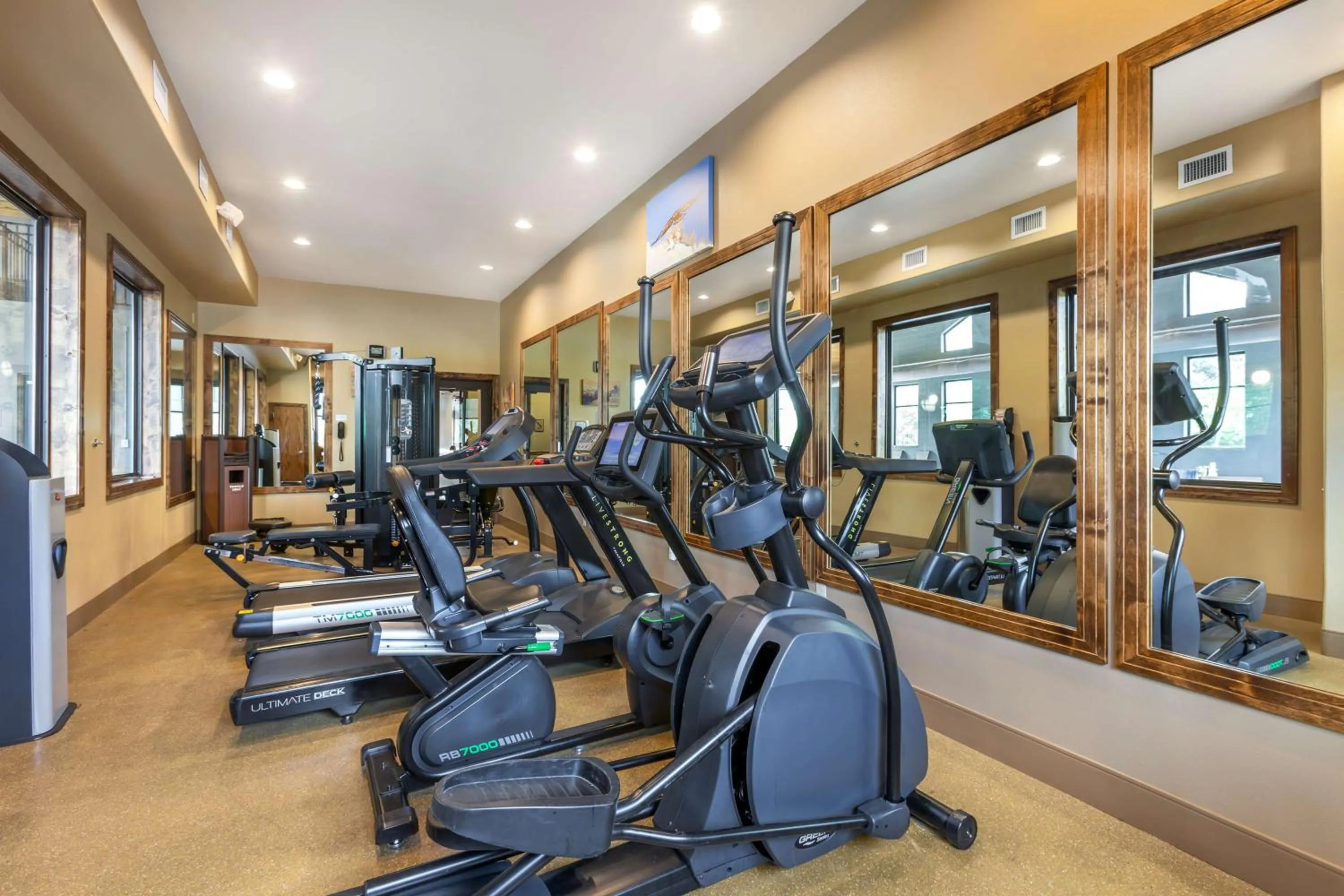 Fitness centre/facilities in Best Western Premier Ivy Inn & Suites