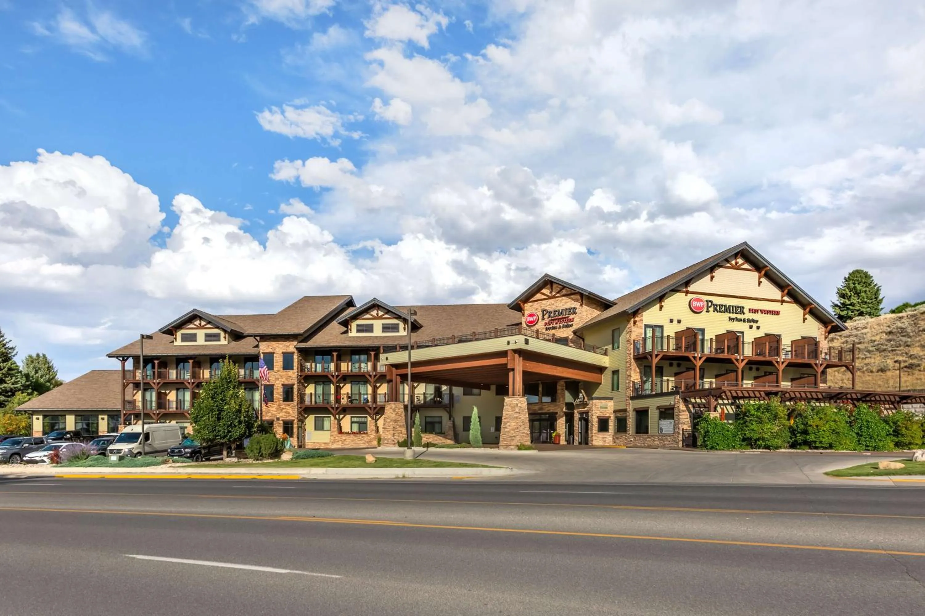Property building in Best Western Premier Ivy Inn & Suites