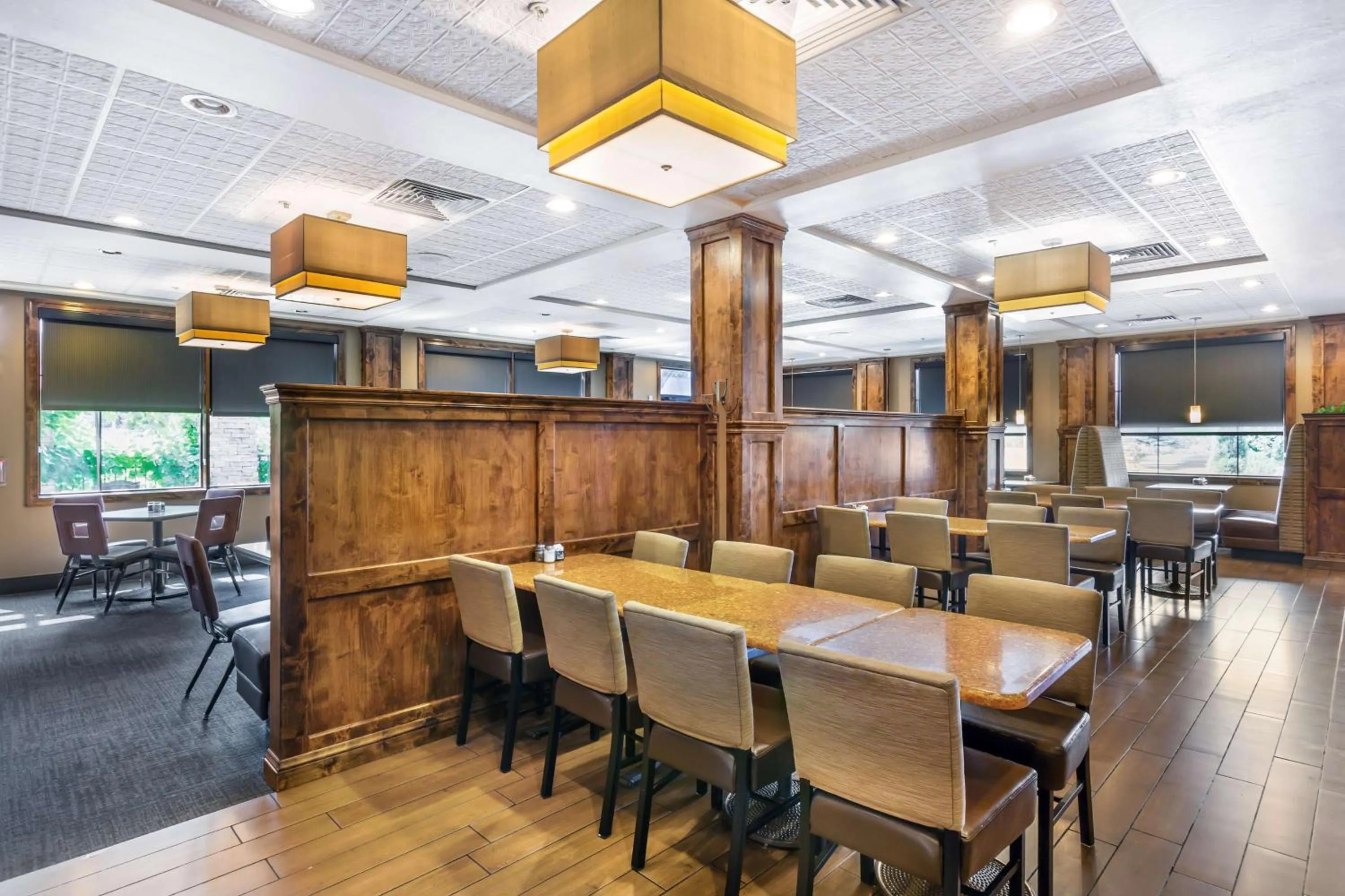 Restaurant/places to eat in Best Western Premier Ivy Inn & Suites