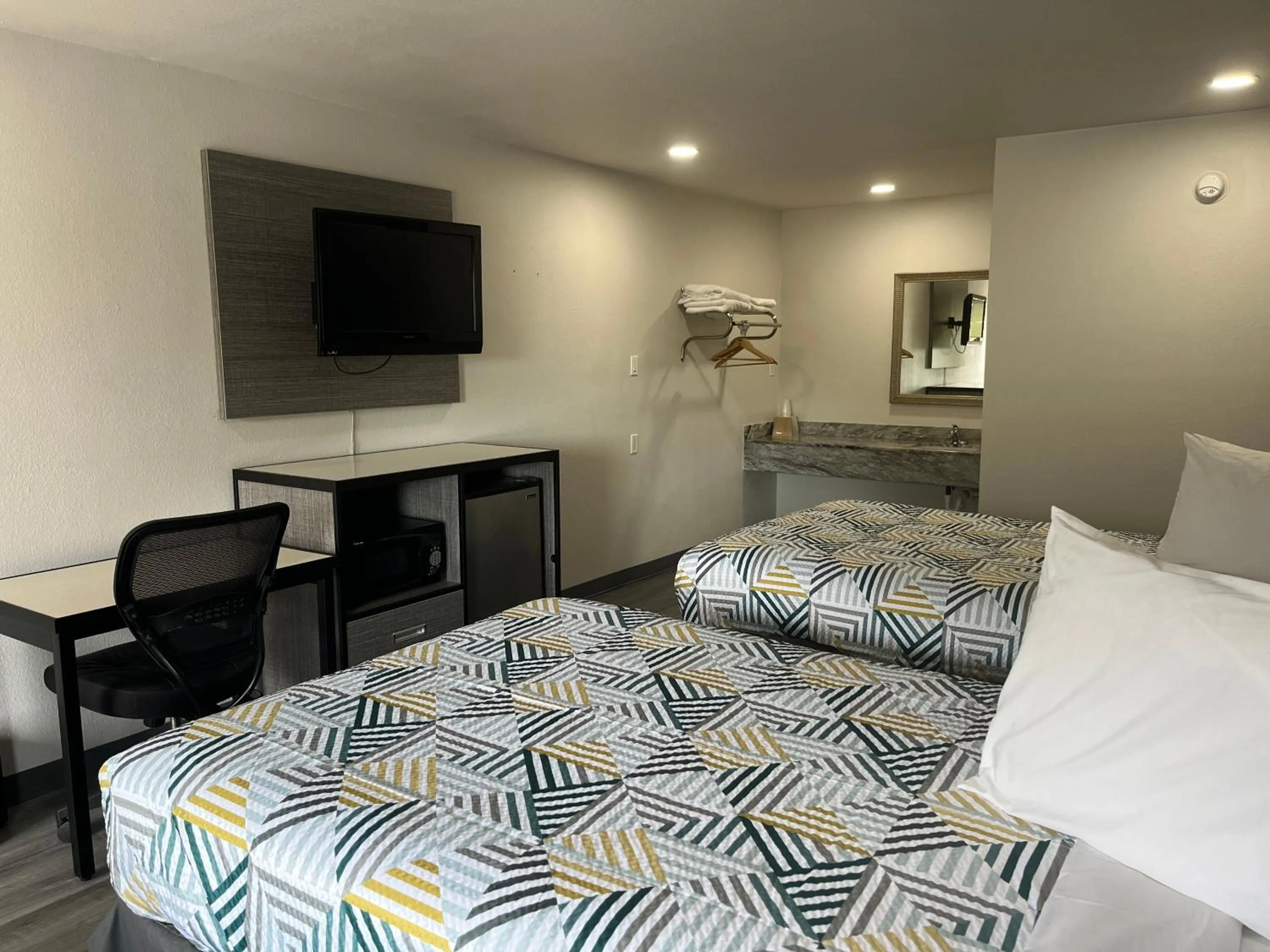 Bedroom, Bed in Motel 6 Vicksburg, MS