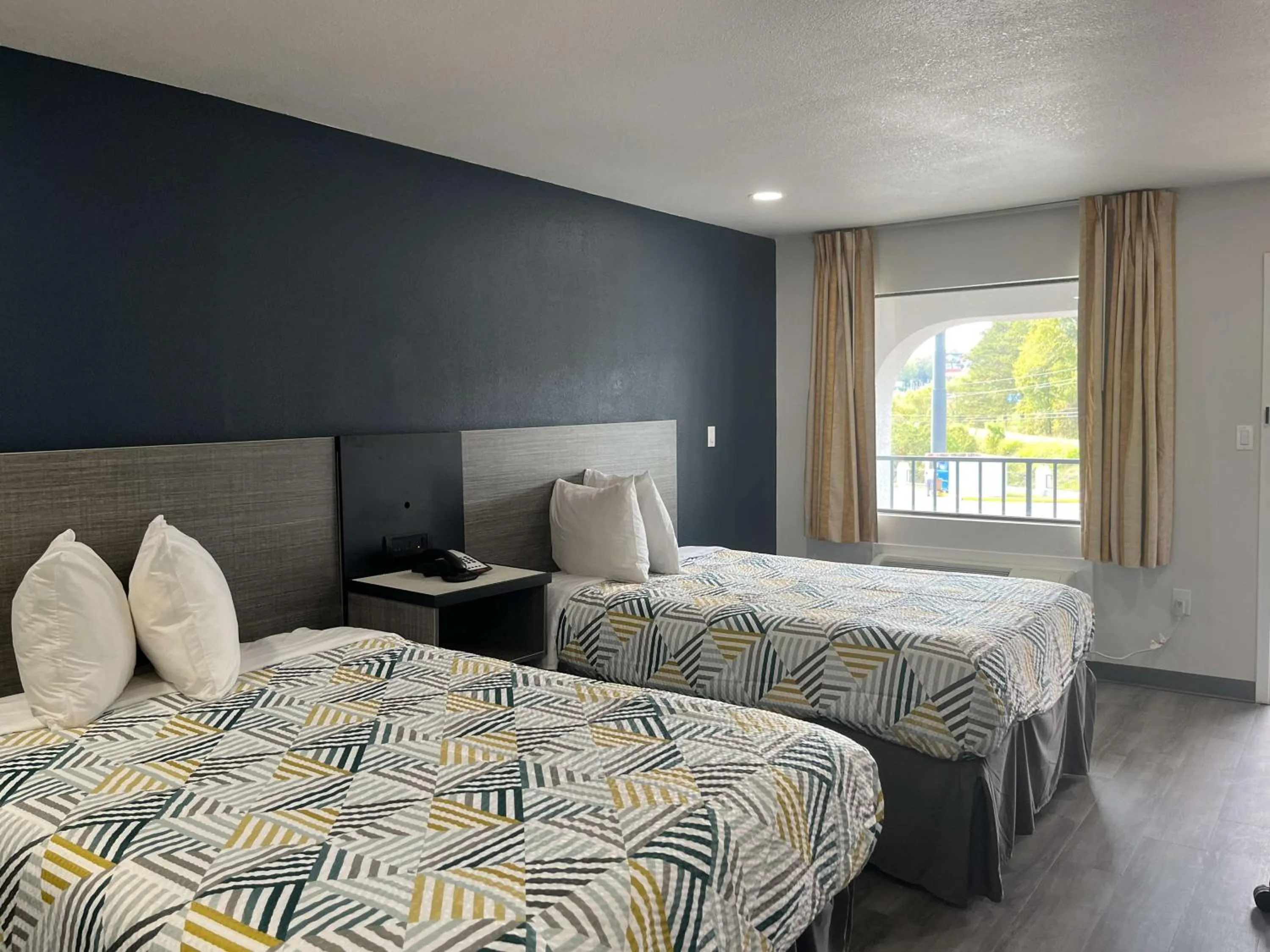 Bedroom, Bed in Motel 6 Vicksburg, MS