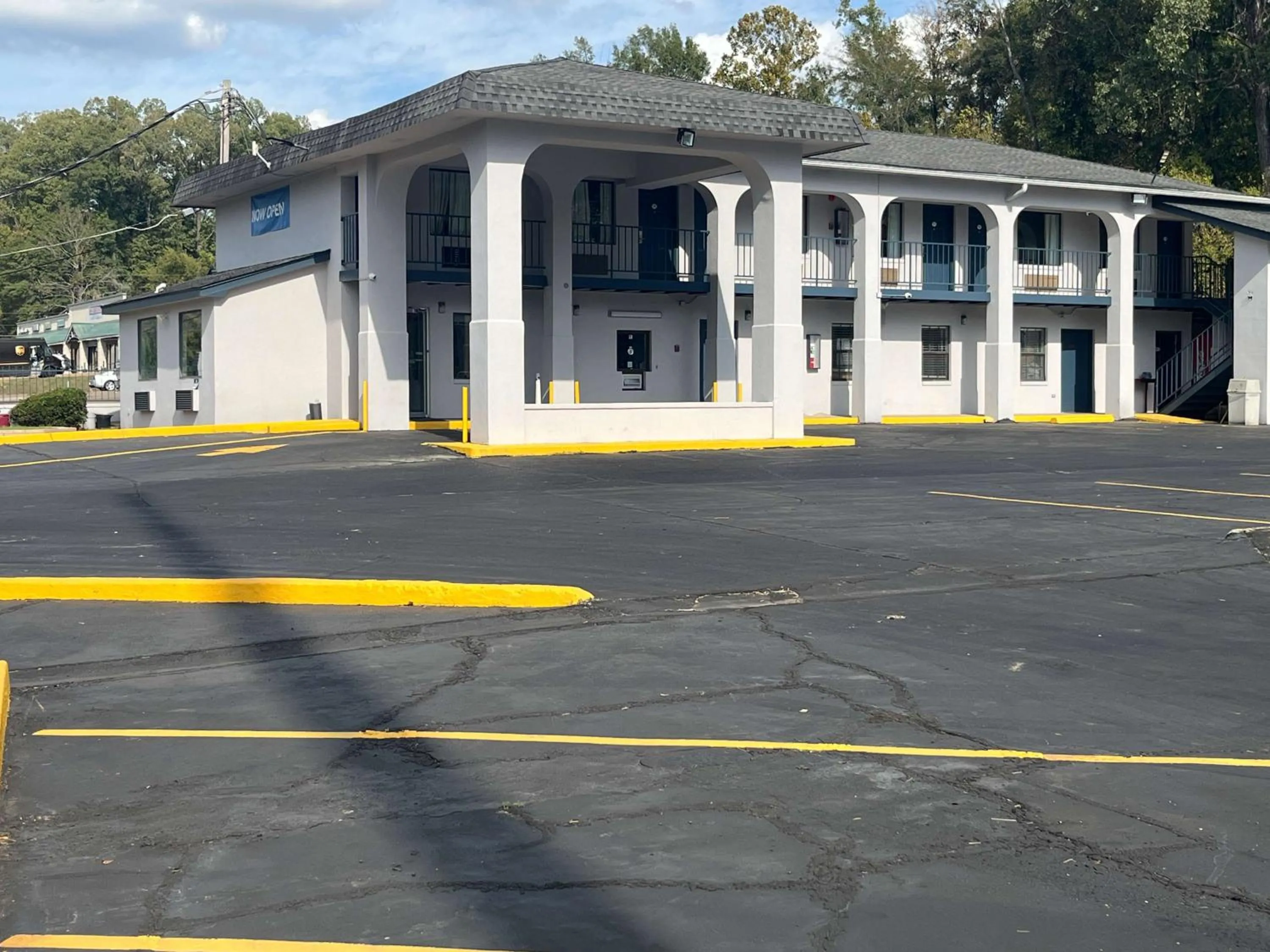 Property building in Motel 6 Vicksburg, MS