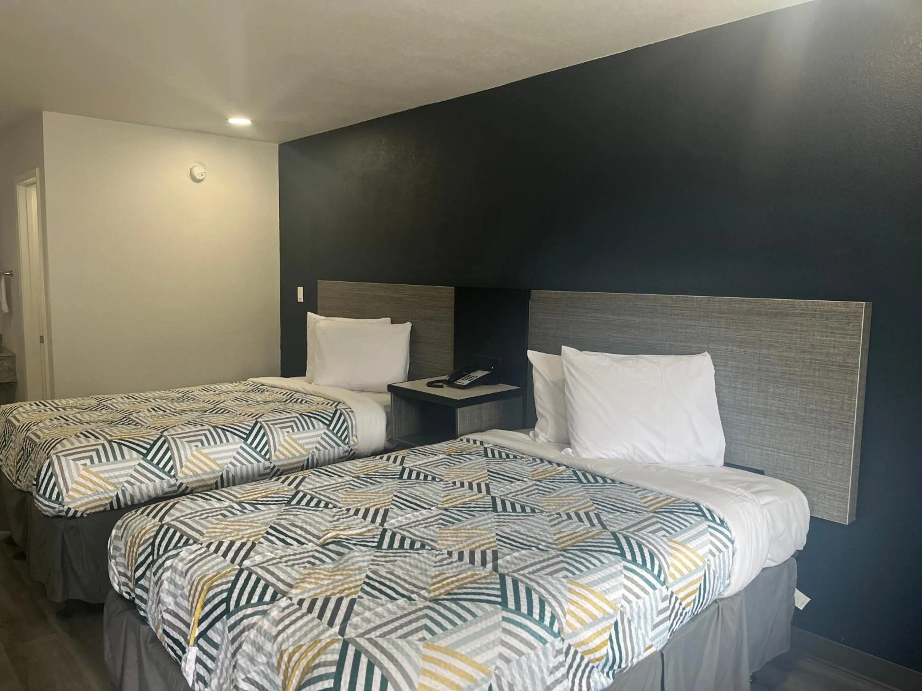 Bedroom, Bed in Motel 6 Vicksburg, MS