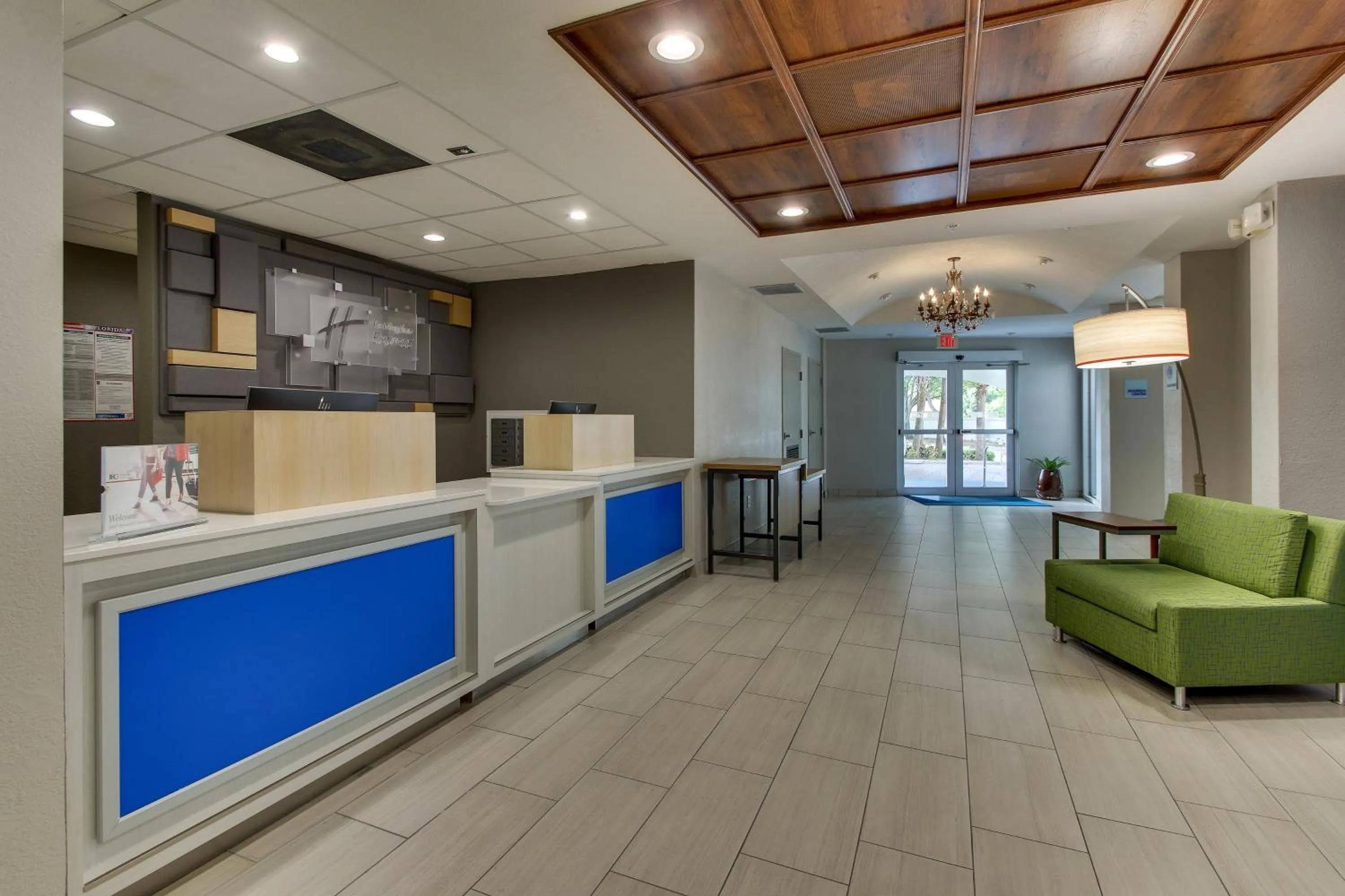 Lobby or reception in Holiday Inn Express West Palm Beach Metrocentre by IHG