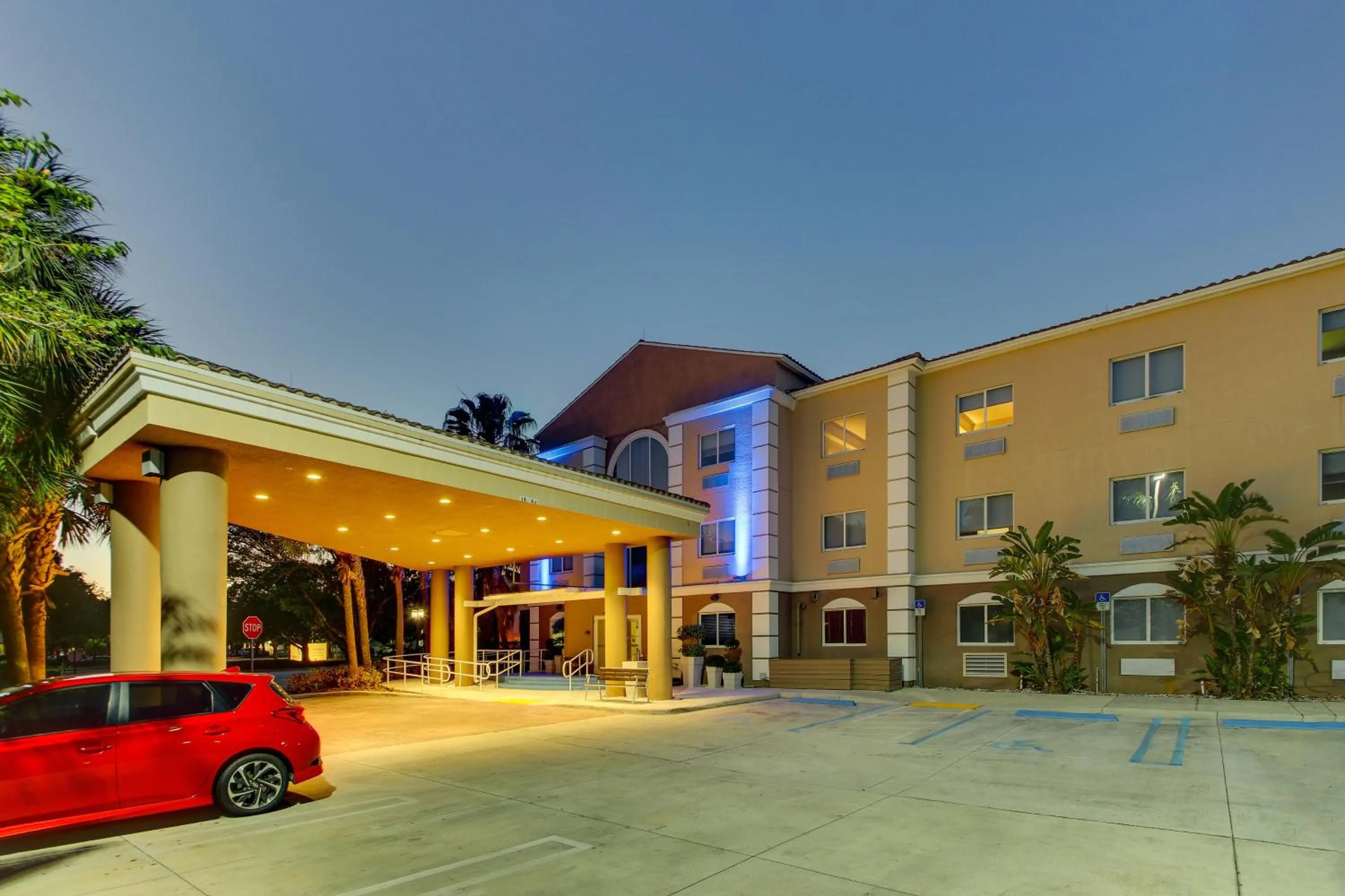 Property building in Holiday Inn Express West Palm Beach Metrocentre by IHG