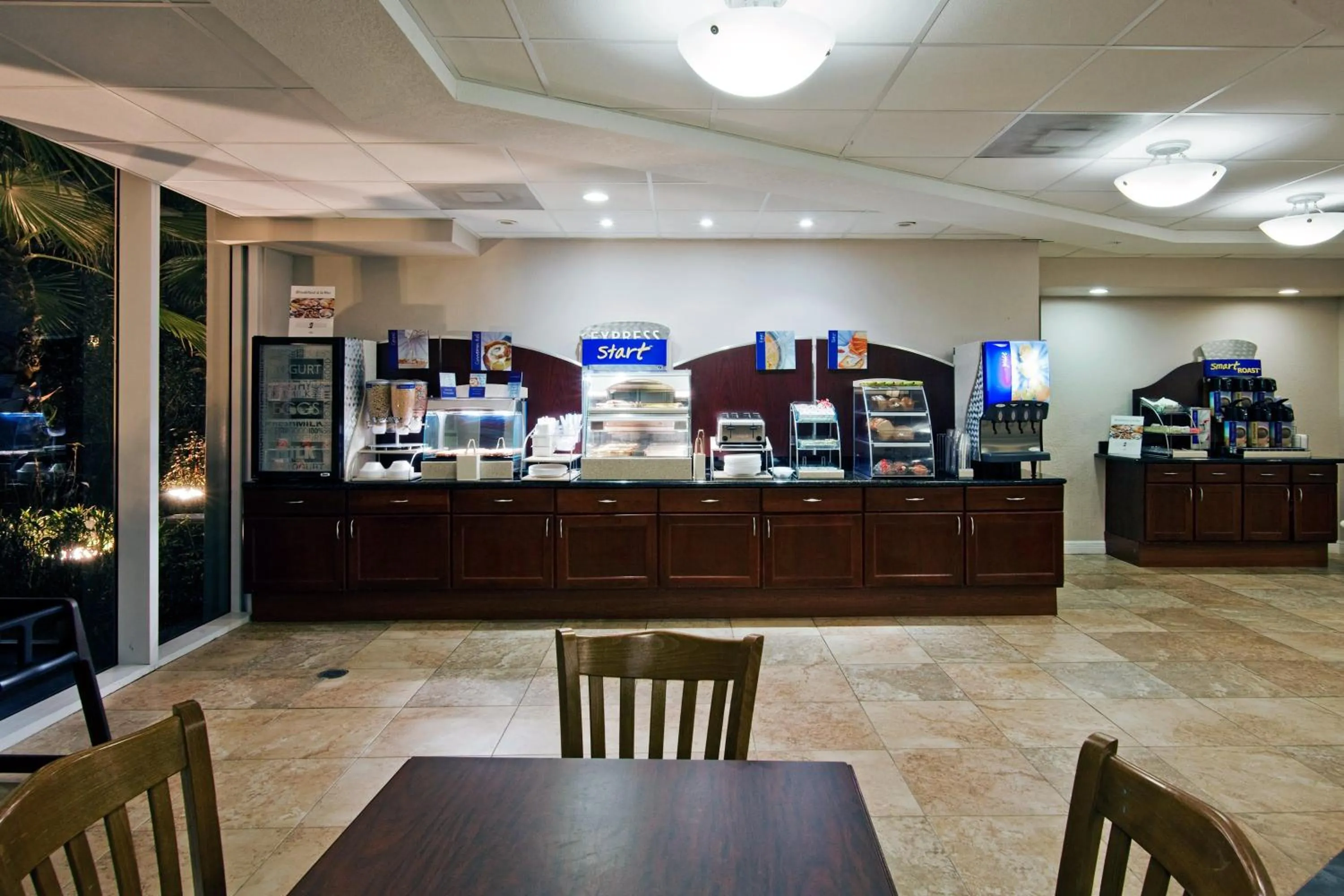 Restaurant/places to eat in Holiday Inn Express West Palm Beach Metrocentre by IHG