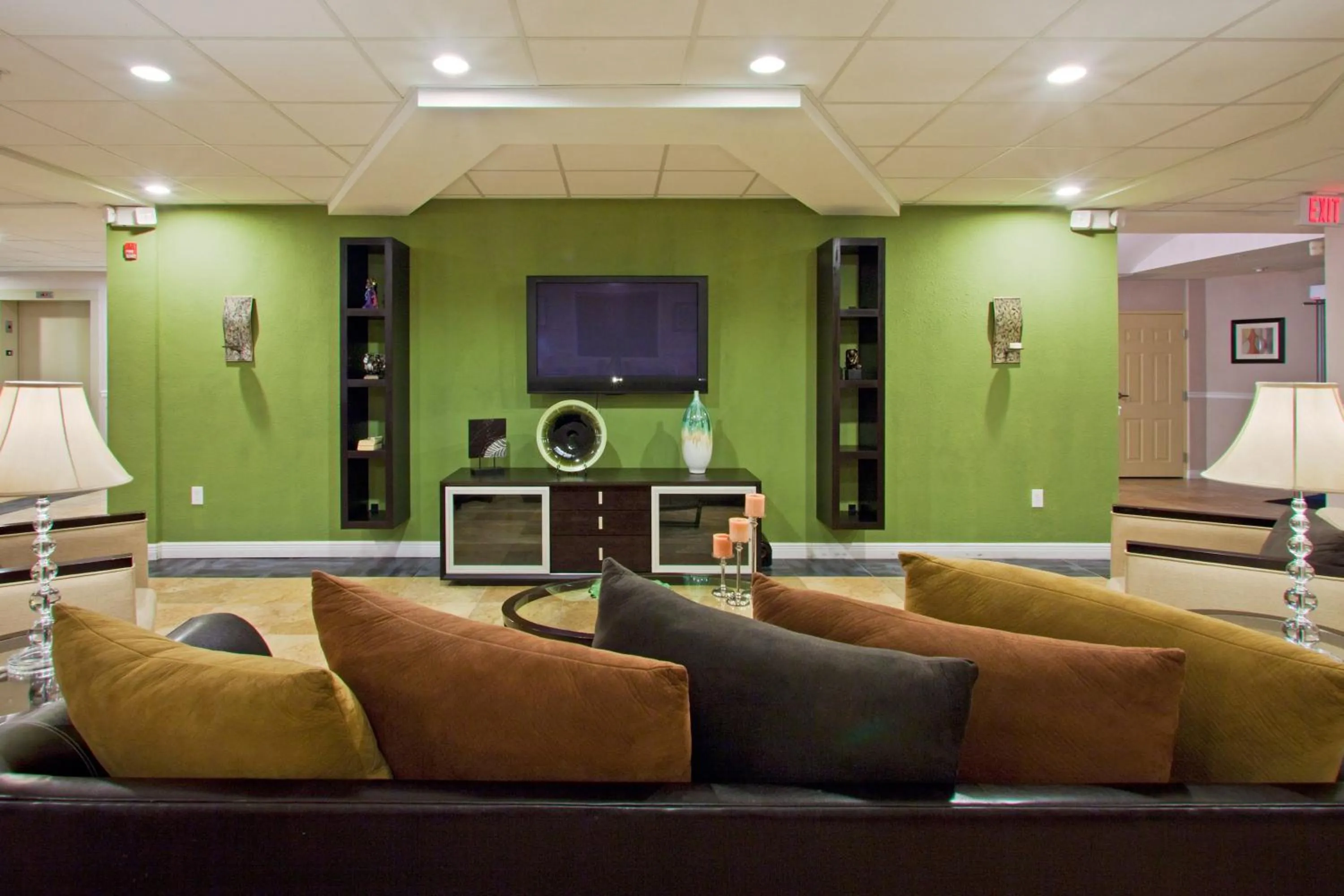 Lobby or reception in Holiday Inn Express West Palm Beach Metrocentre by IHG