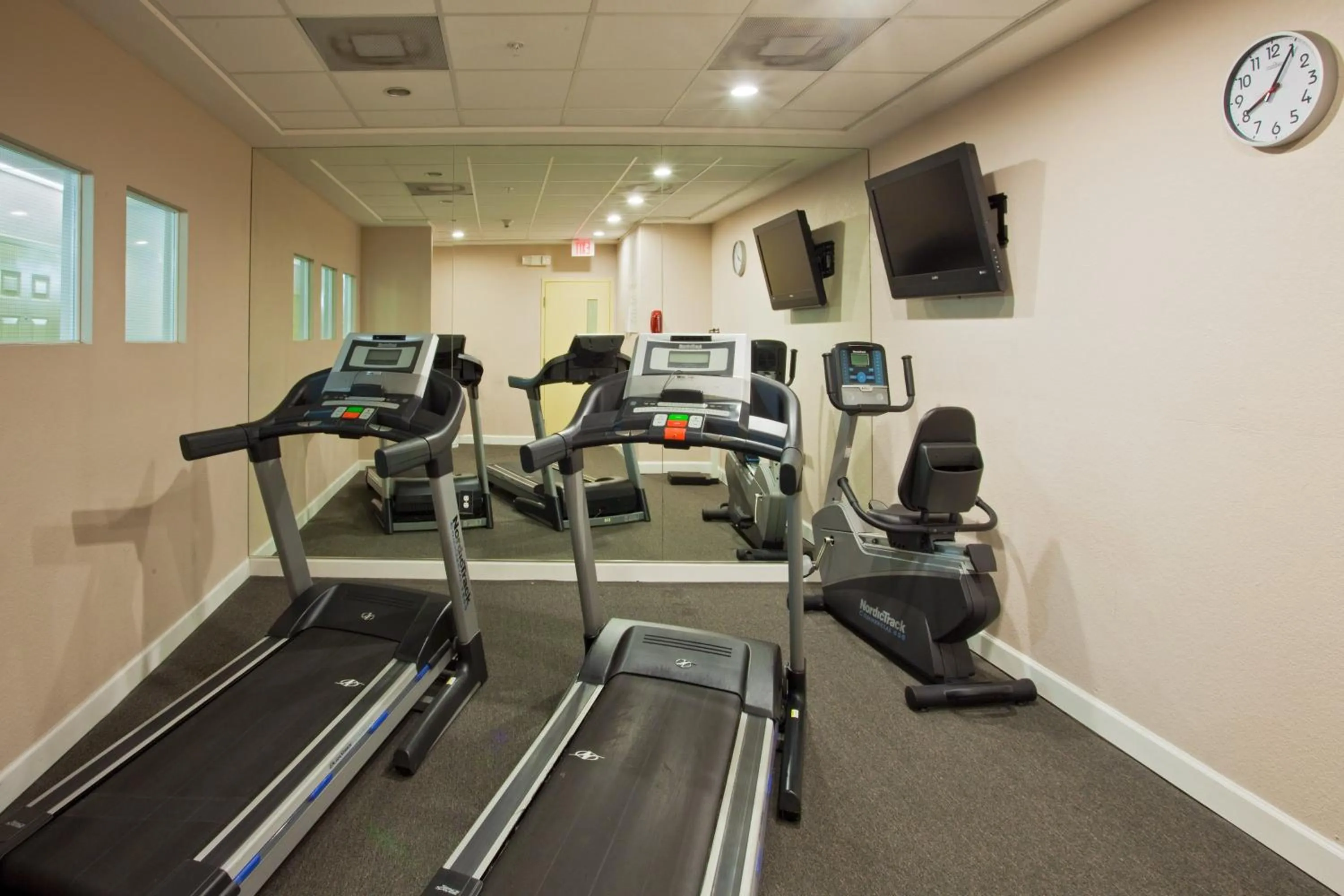 Fitness centre/facilities in Holiday Inn Express West Palm Beach Metrocentre by IHG
