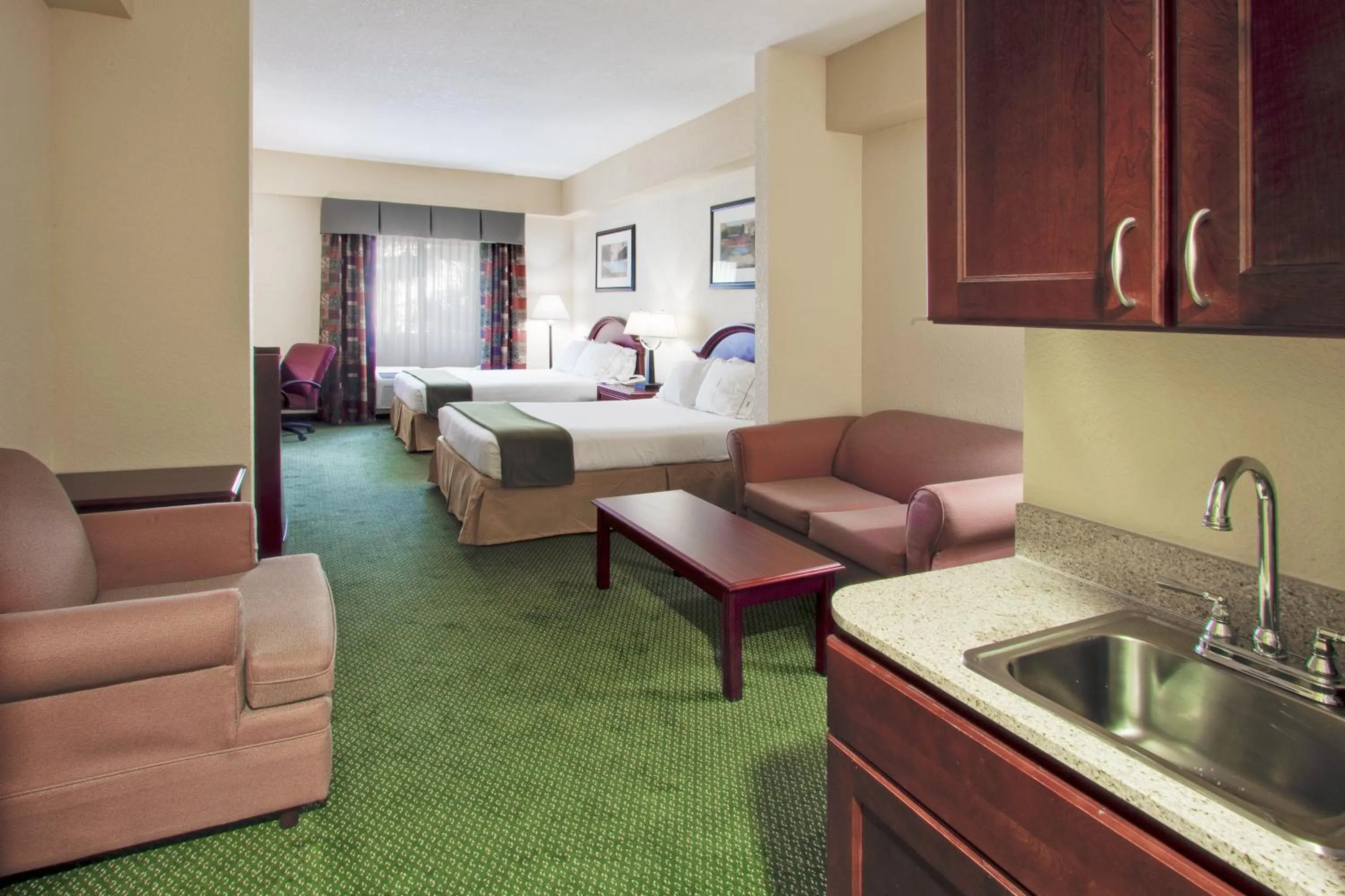 Photo of the whole room, Bed in Holiday Inn Express West Palm Beach Metrocentre by IHG