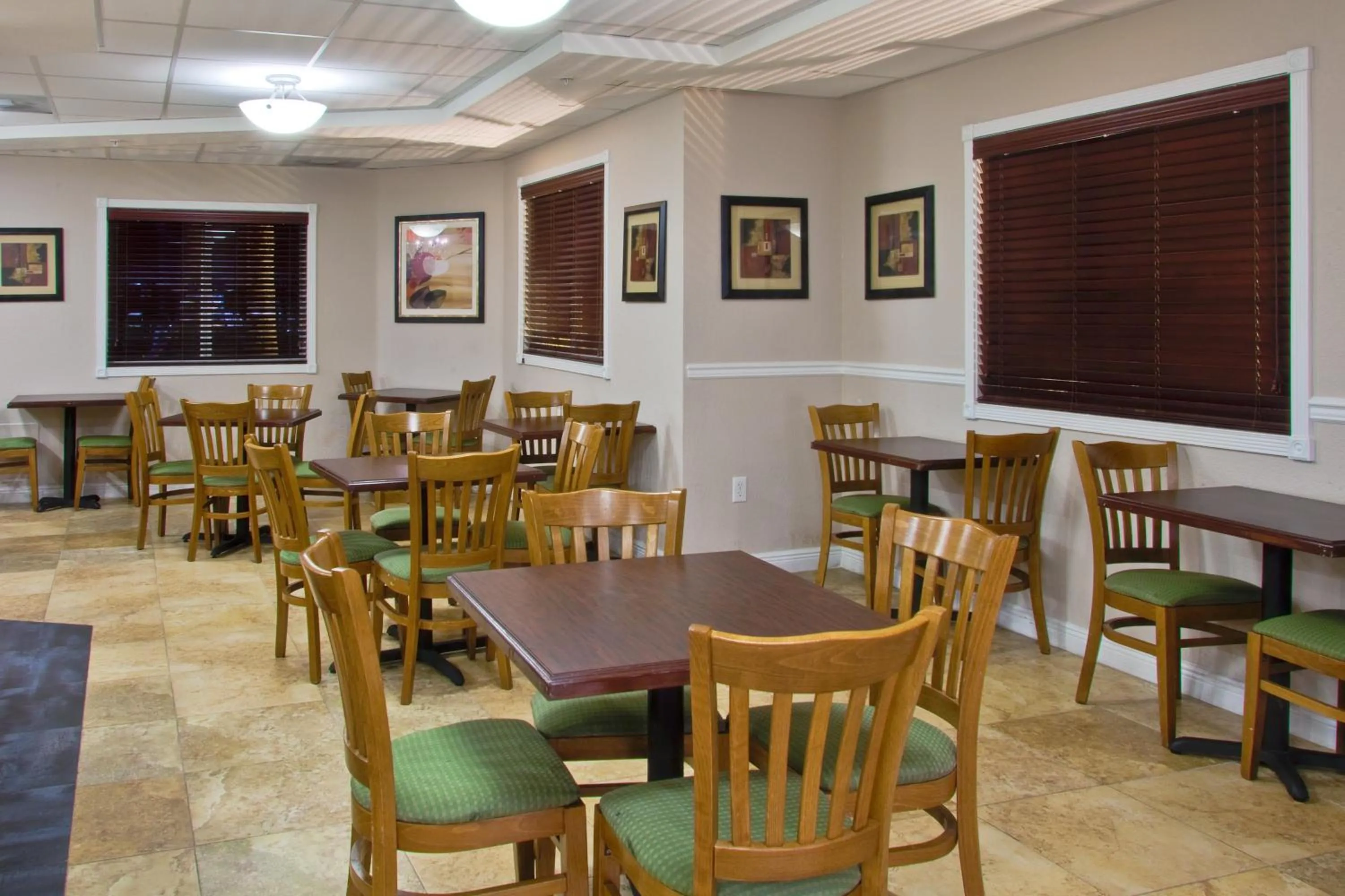 Restaurant/places to eat in Holiday Inn Express West Palm Beach Metrocentre by IHG