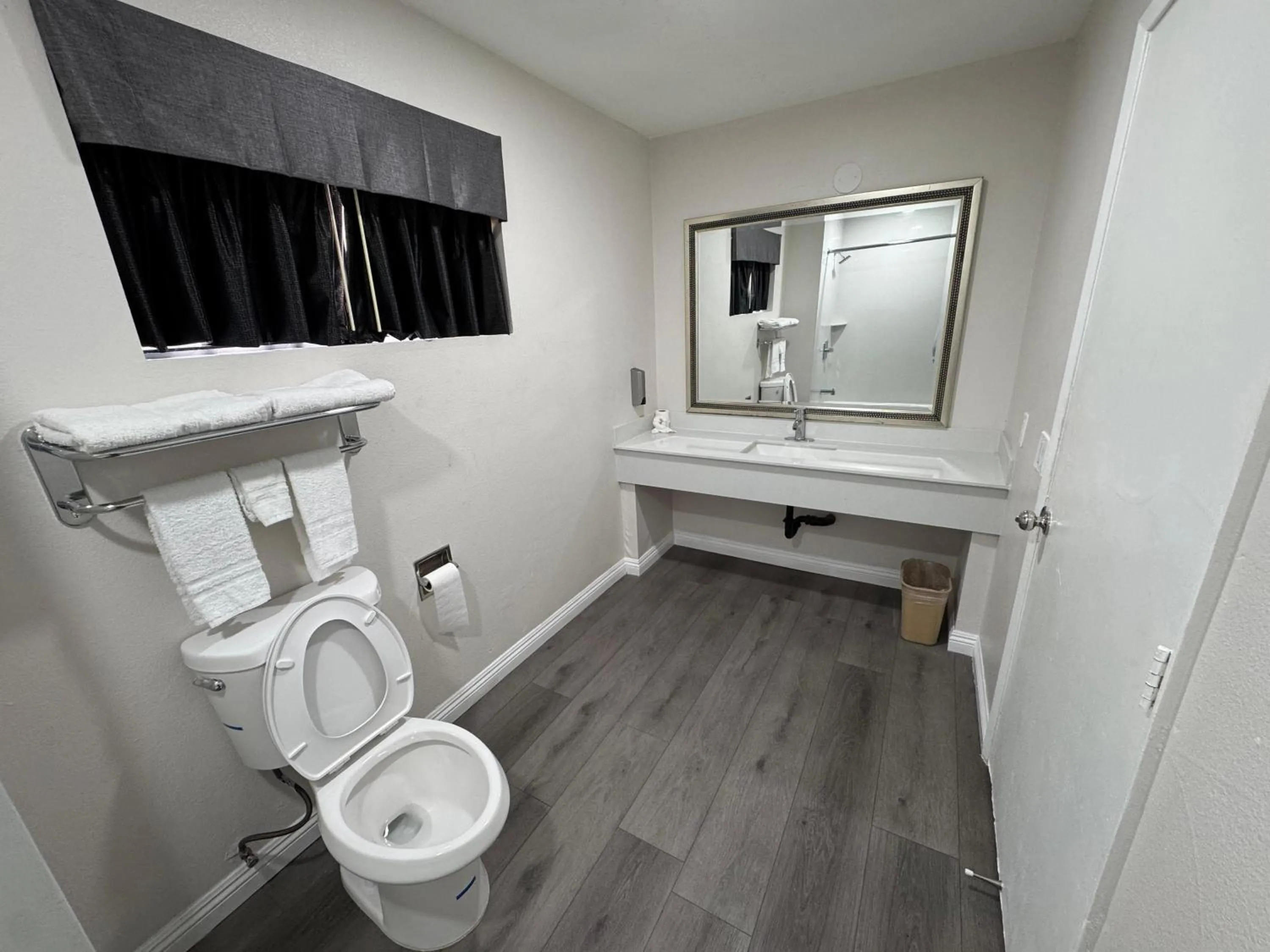 Toilet in Five Star Inn