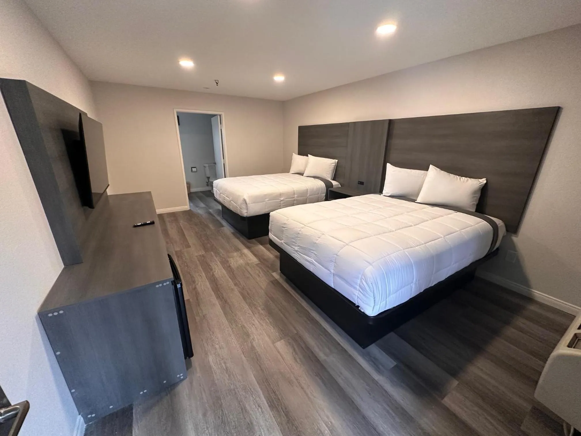 Bedroom, Bed in Five Star Inn