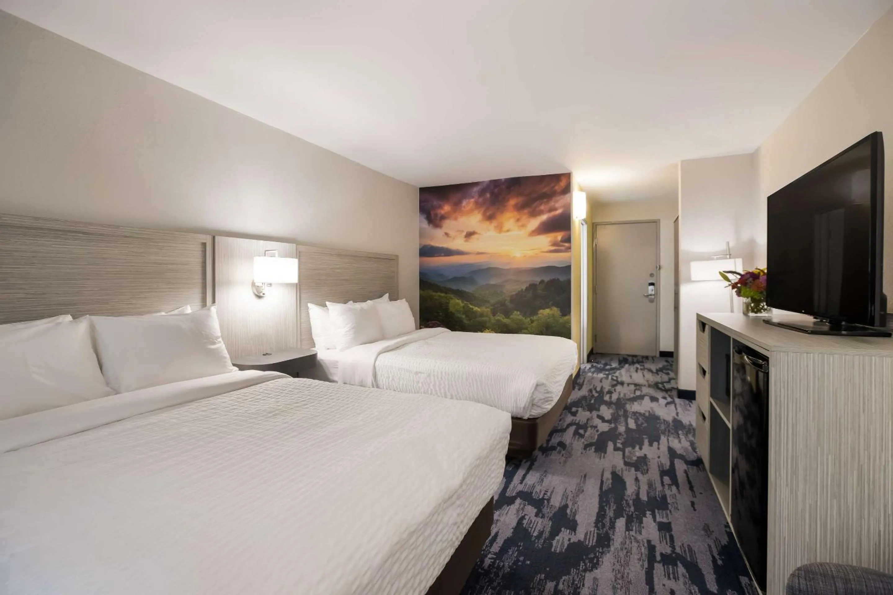 Bedroom, Bed in Clarion Pointe Sylva near Cherokee Area