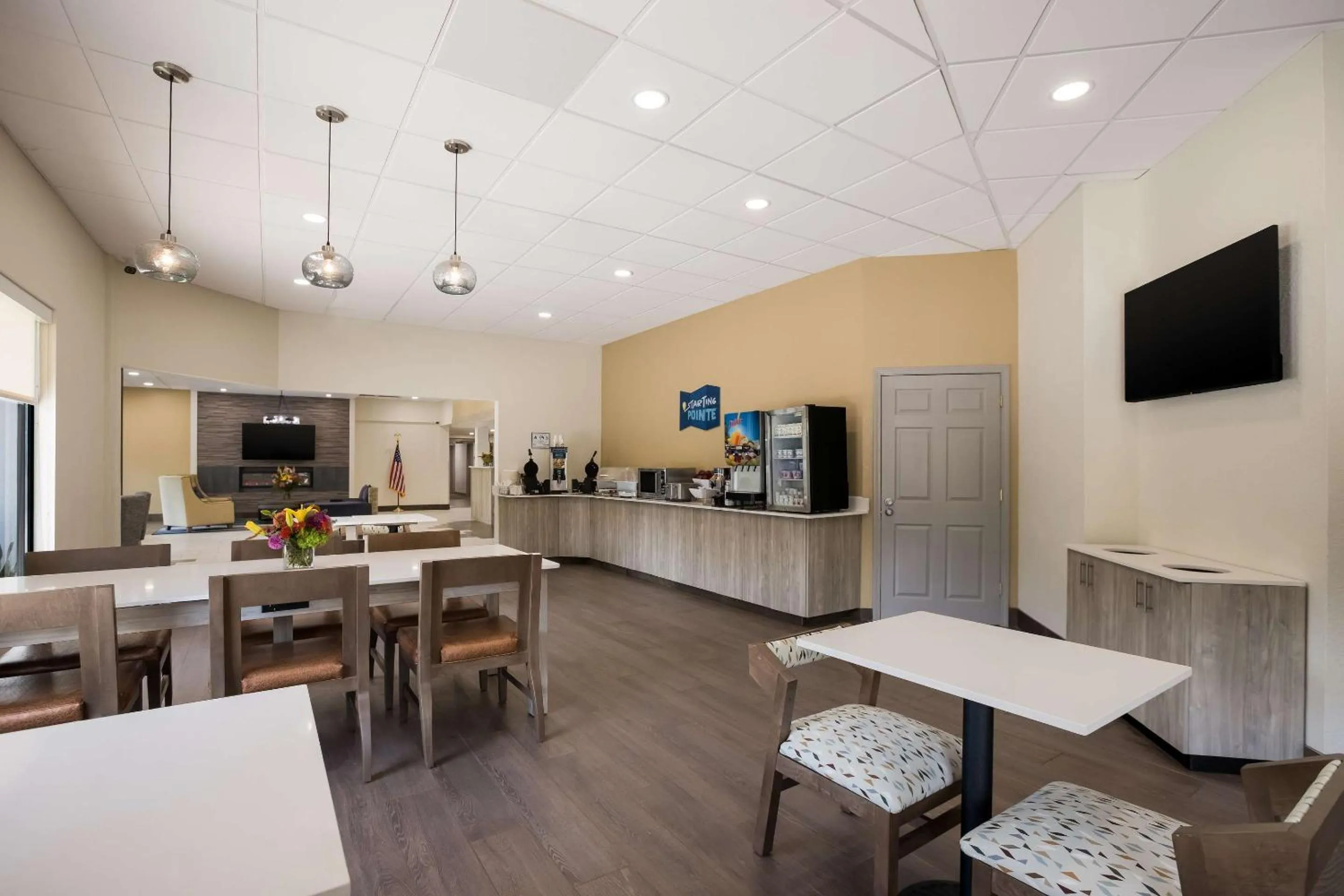 Breakfast in Clarion Pointe Sylva near Cherokee Area