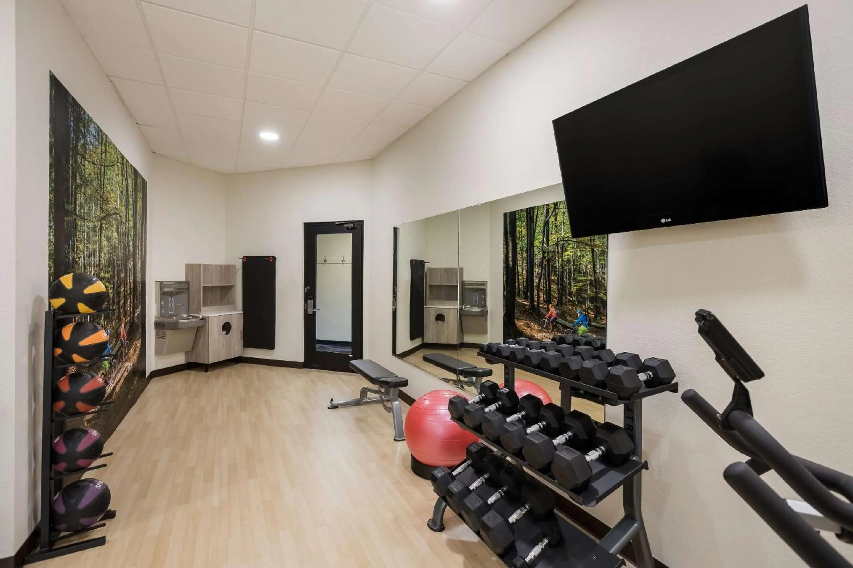 Fitness centre/facilities in Clarion Pointe Sylva near Cherokee Area