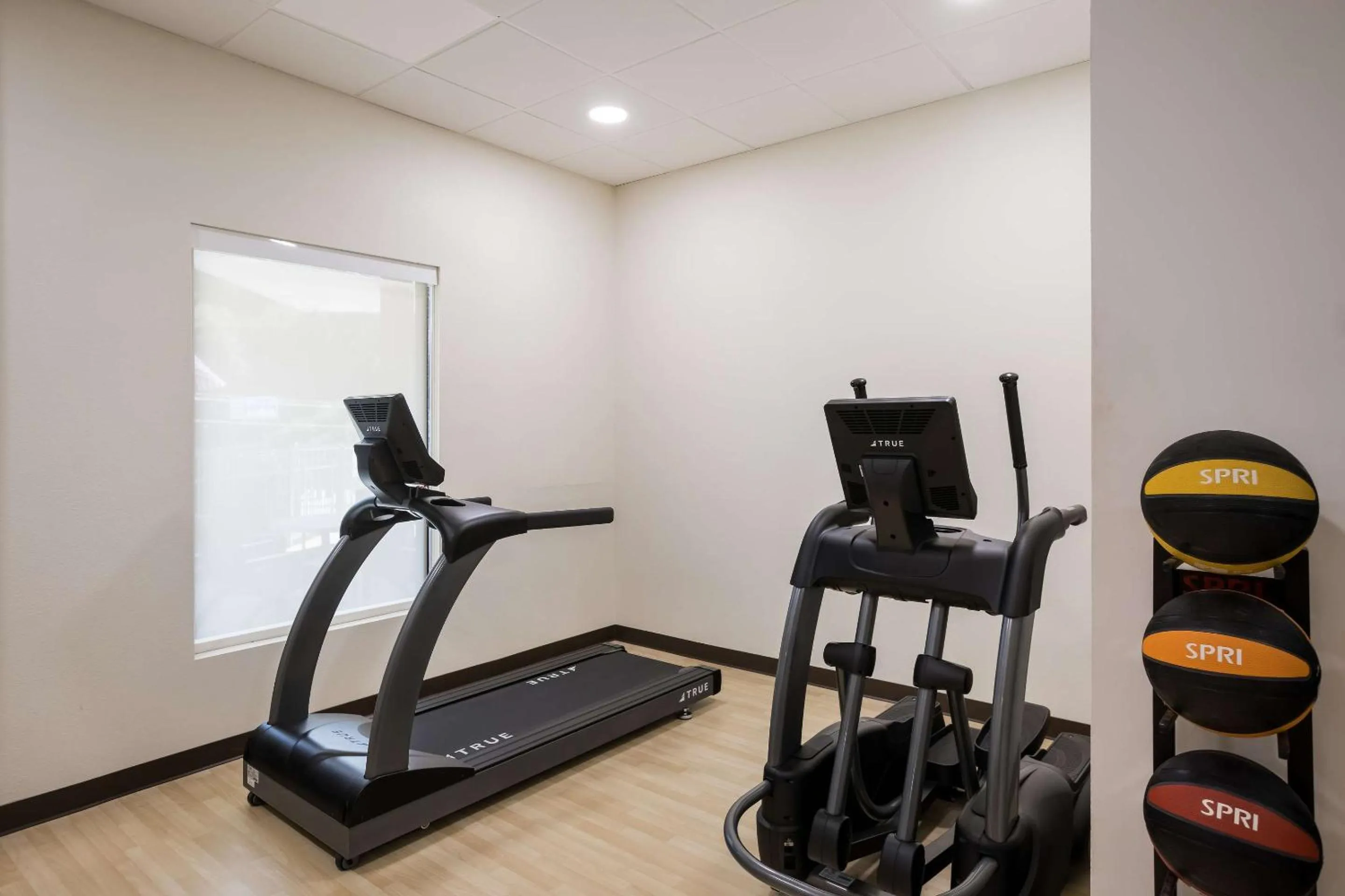 Fitness centre/facilities in Clarion Pointe Sylva near Cherokee Area