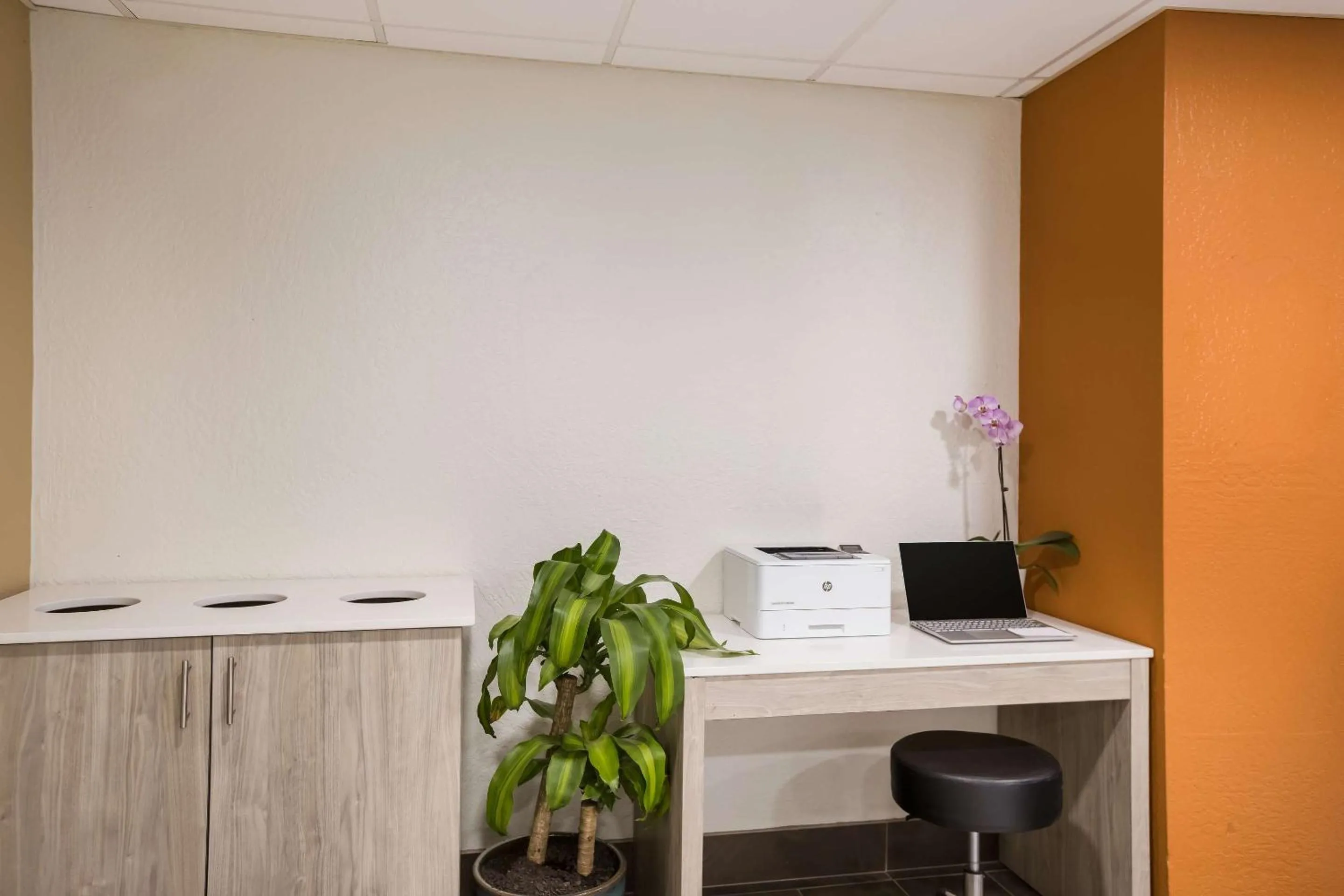 Business facilities in Clarion Pointe Sylva near Cherokee Area