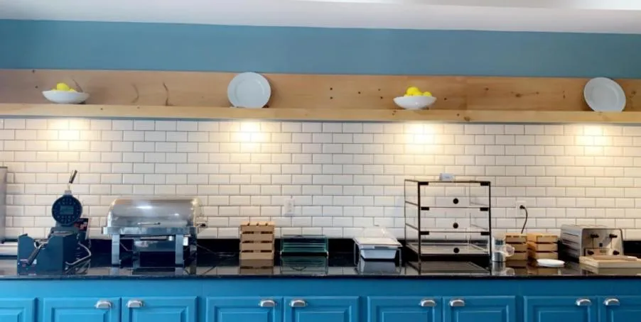 Breakfast in Country Inn & Suites by Radisson, Albany, GA