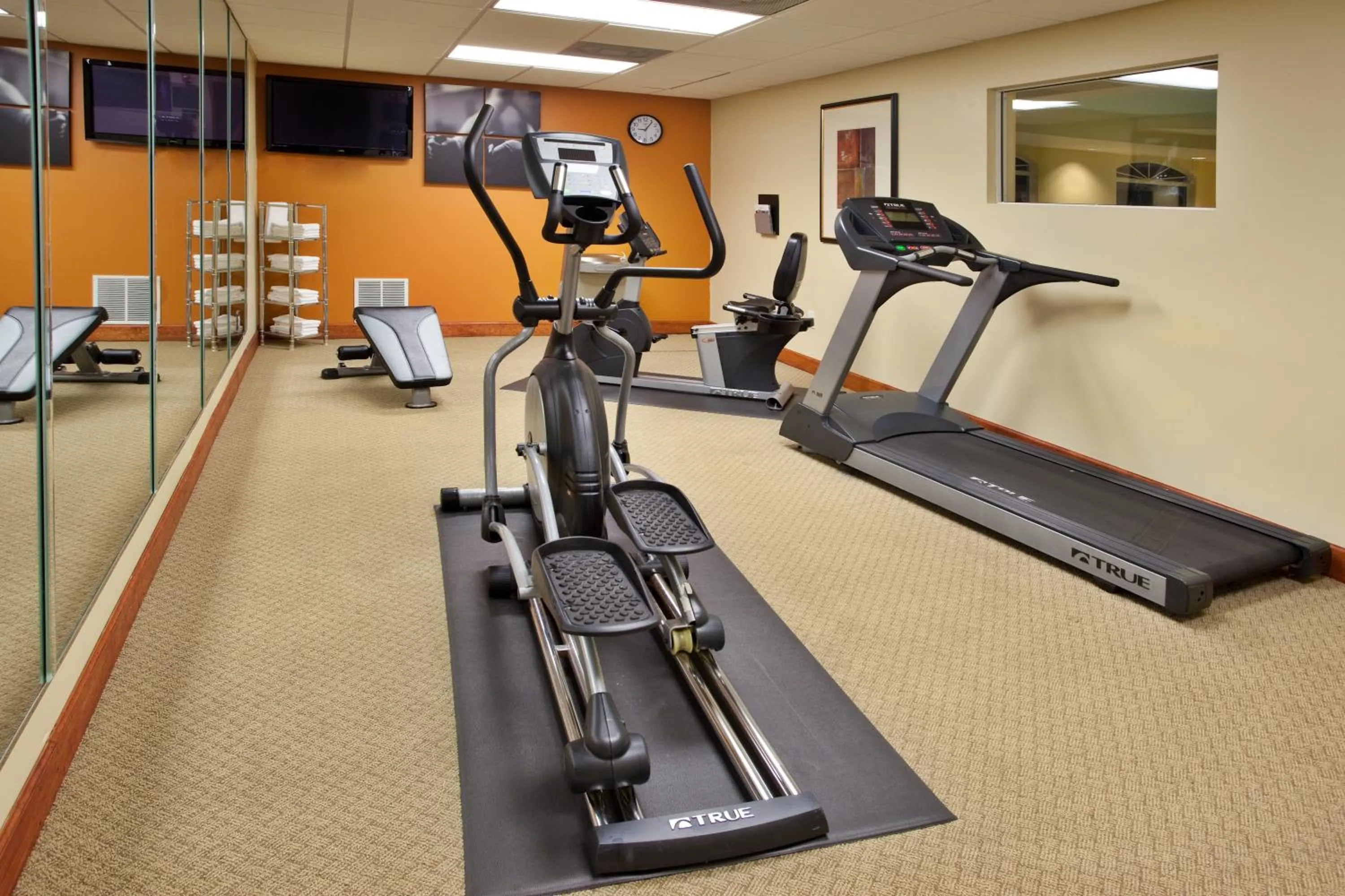 Fitness centre/facilities in Country Inn & Suites by Radisson, Albany, GA