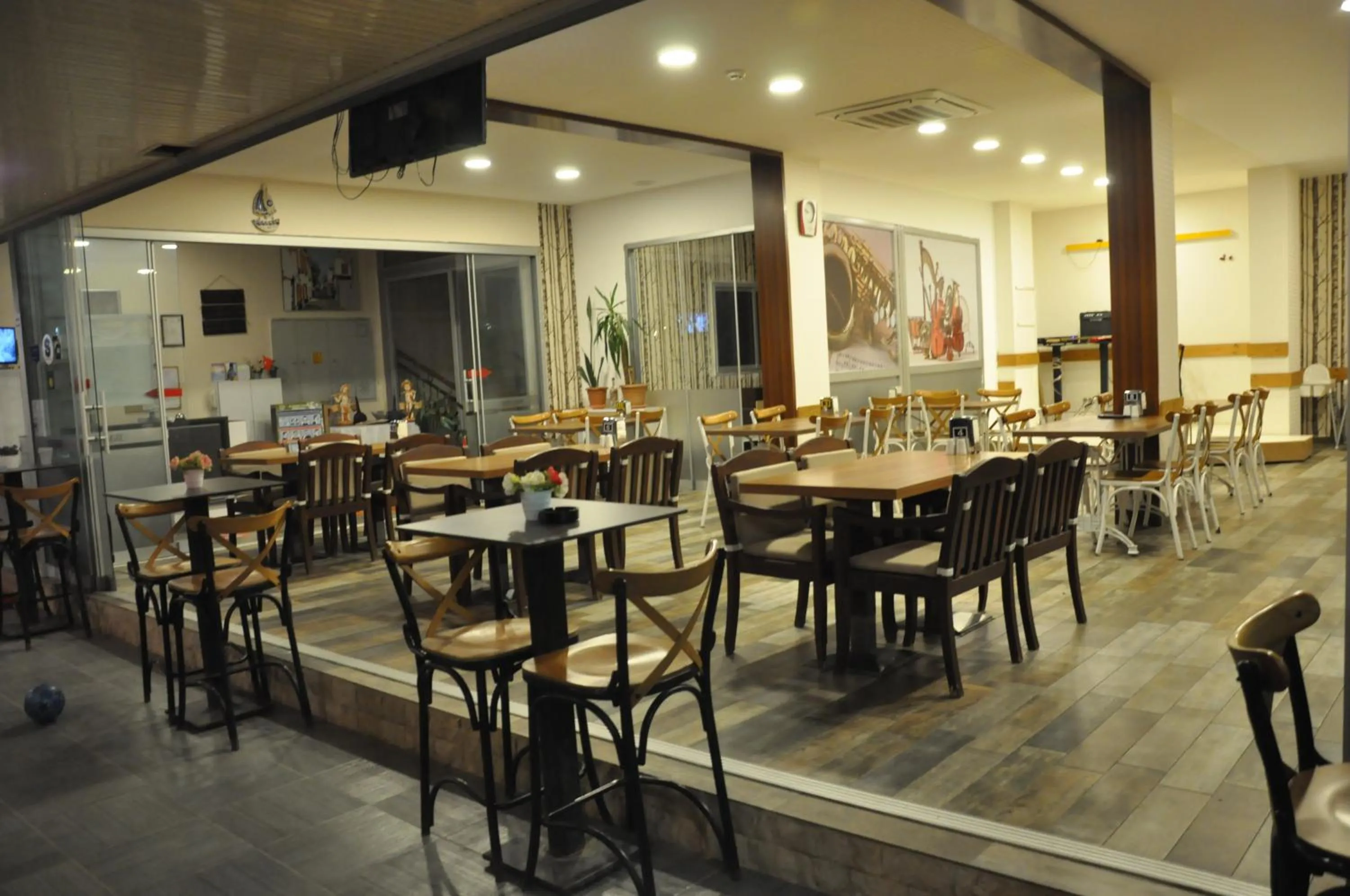 Food and drinks in Neoss Boutique Hotel